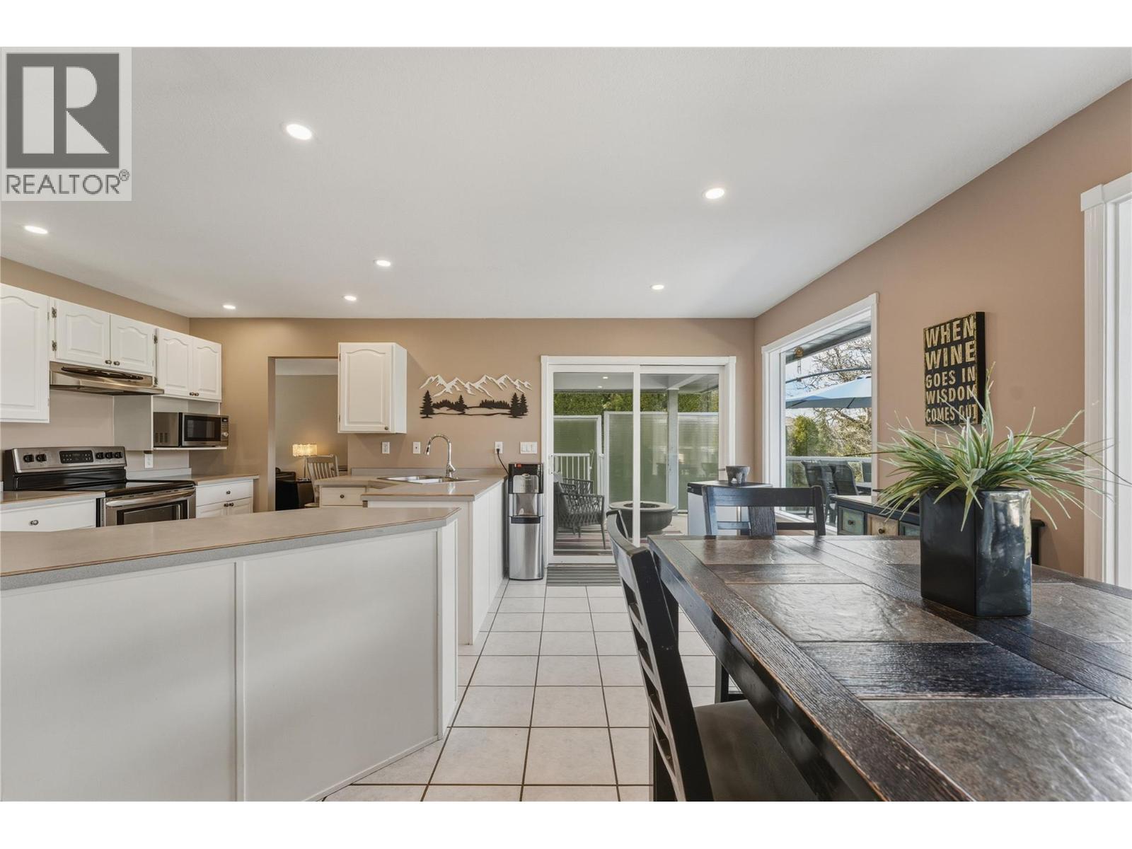 11405 Hillside Drive, Coldstream, British Columbia  V1B 2A3 - Photo 12 - 10381246