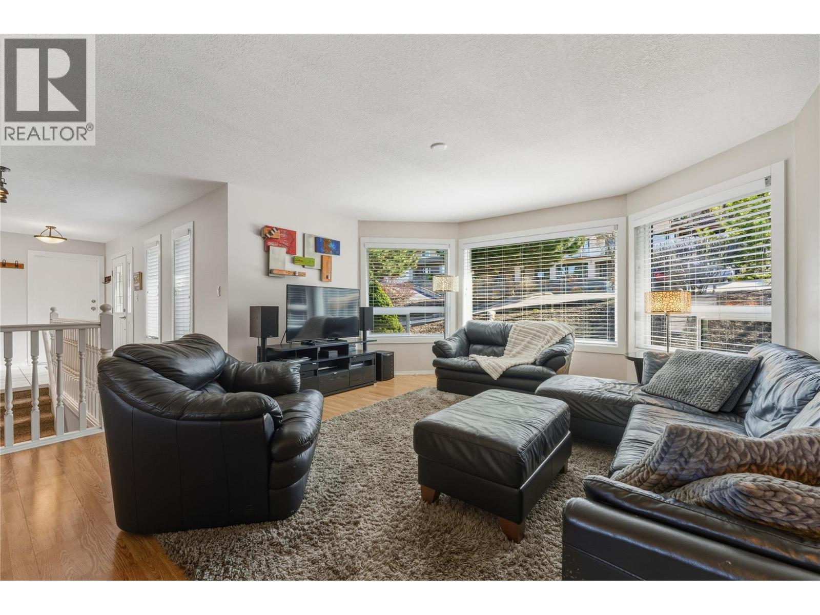 11405 Hillside Drive, Coldstream, British Columbia  V1B 2A3 - Photo 3 - 10381246