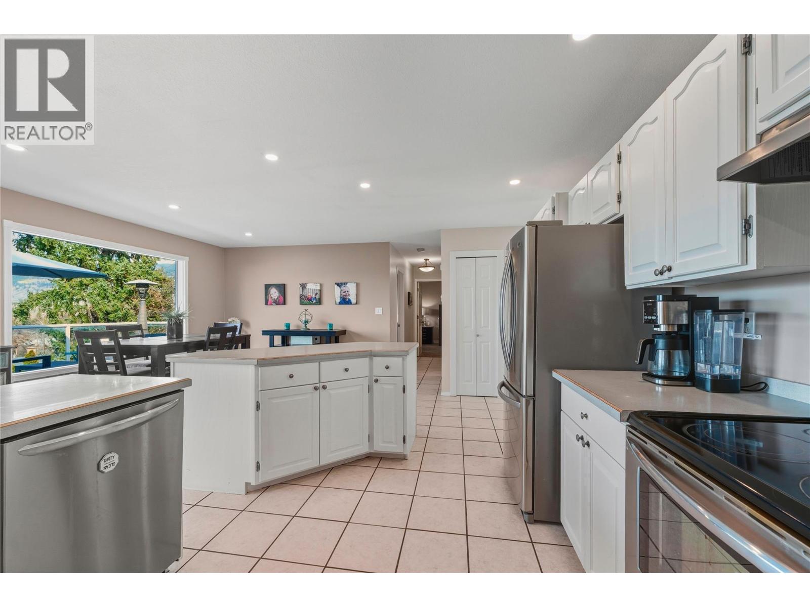 11405 Hillside Drive, Coldstream, British Columbia  V1B 2A3 - Photo 7 - 10381246