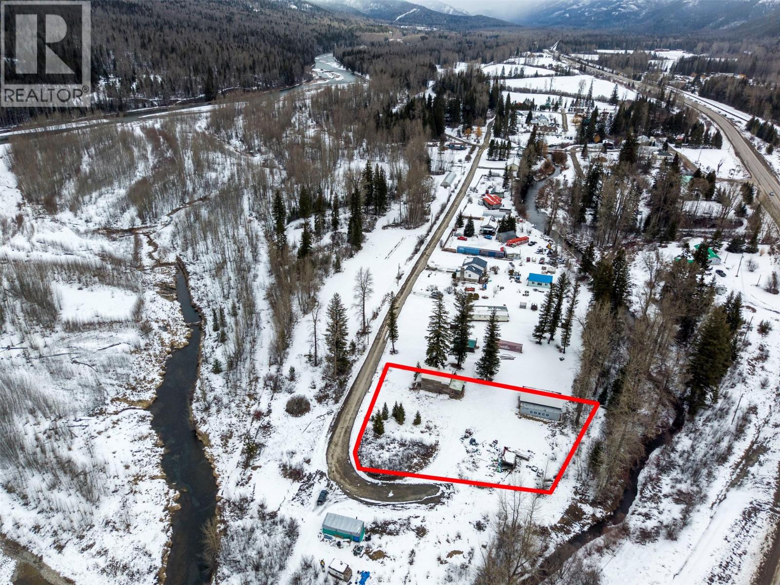 9898 Victoria Street, Hosmer, British Columbia  V0B 1M5 - Photo 1 - 10381313