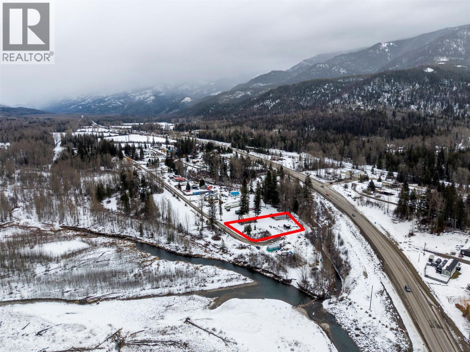 9898 Victoria Street, Hosmer, British Columbia  V0B 1M5 - Photo 12 - 10381313