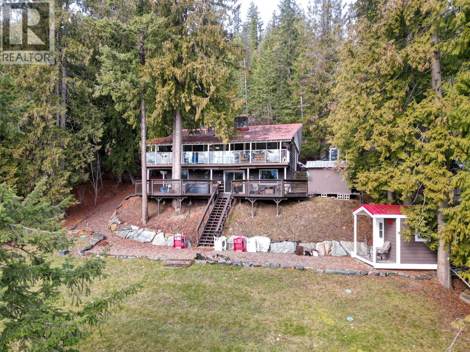 7796 Columbia Drive, Anglemont, British Columbia  V0E 1M8 - Photo 1 - 10381000