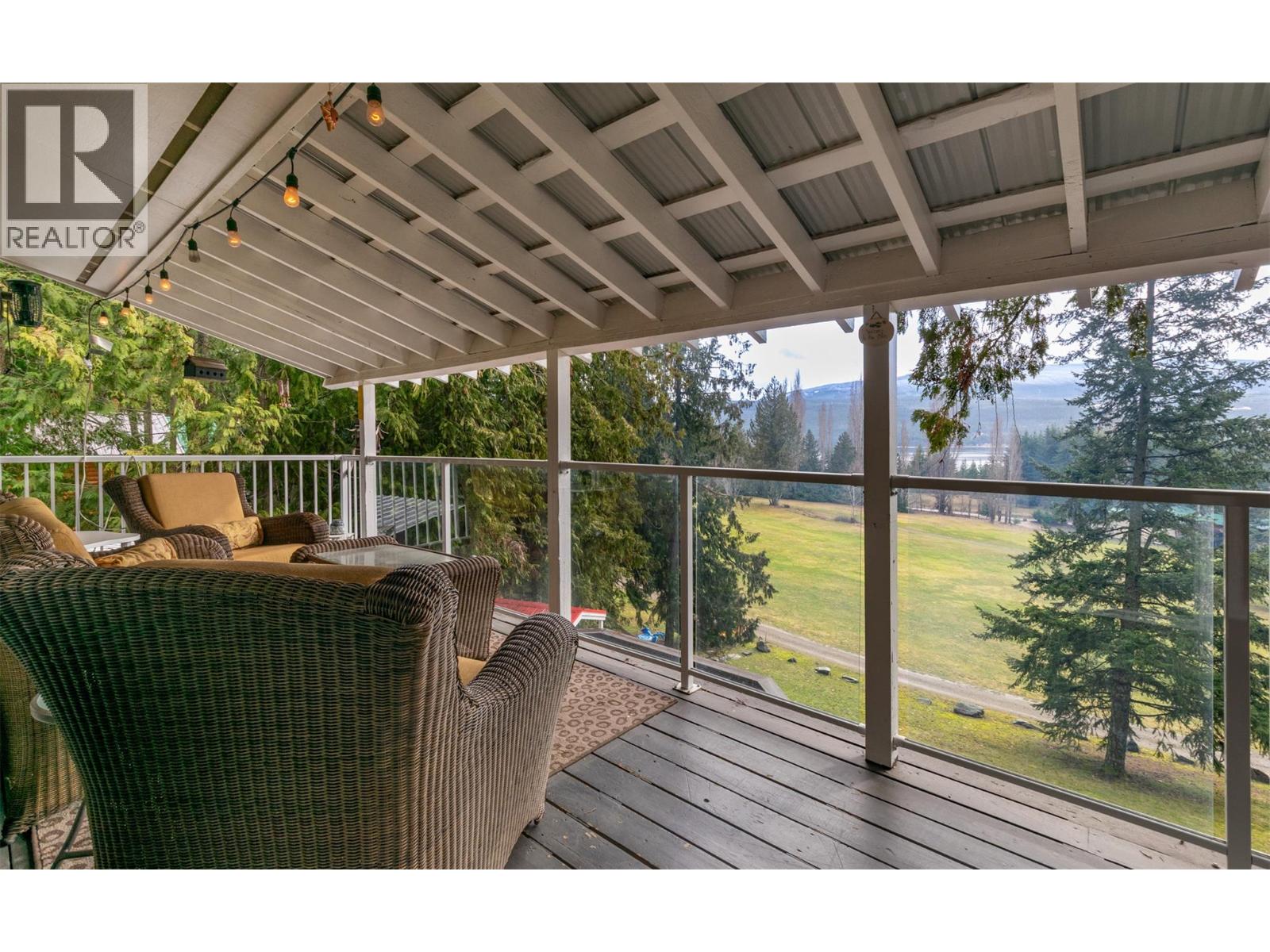 7796 Columbia Drive, Anglemont, British Columbia  V0E 1M8 - Photo 12 - 10381000