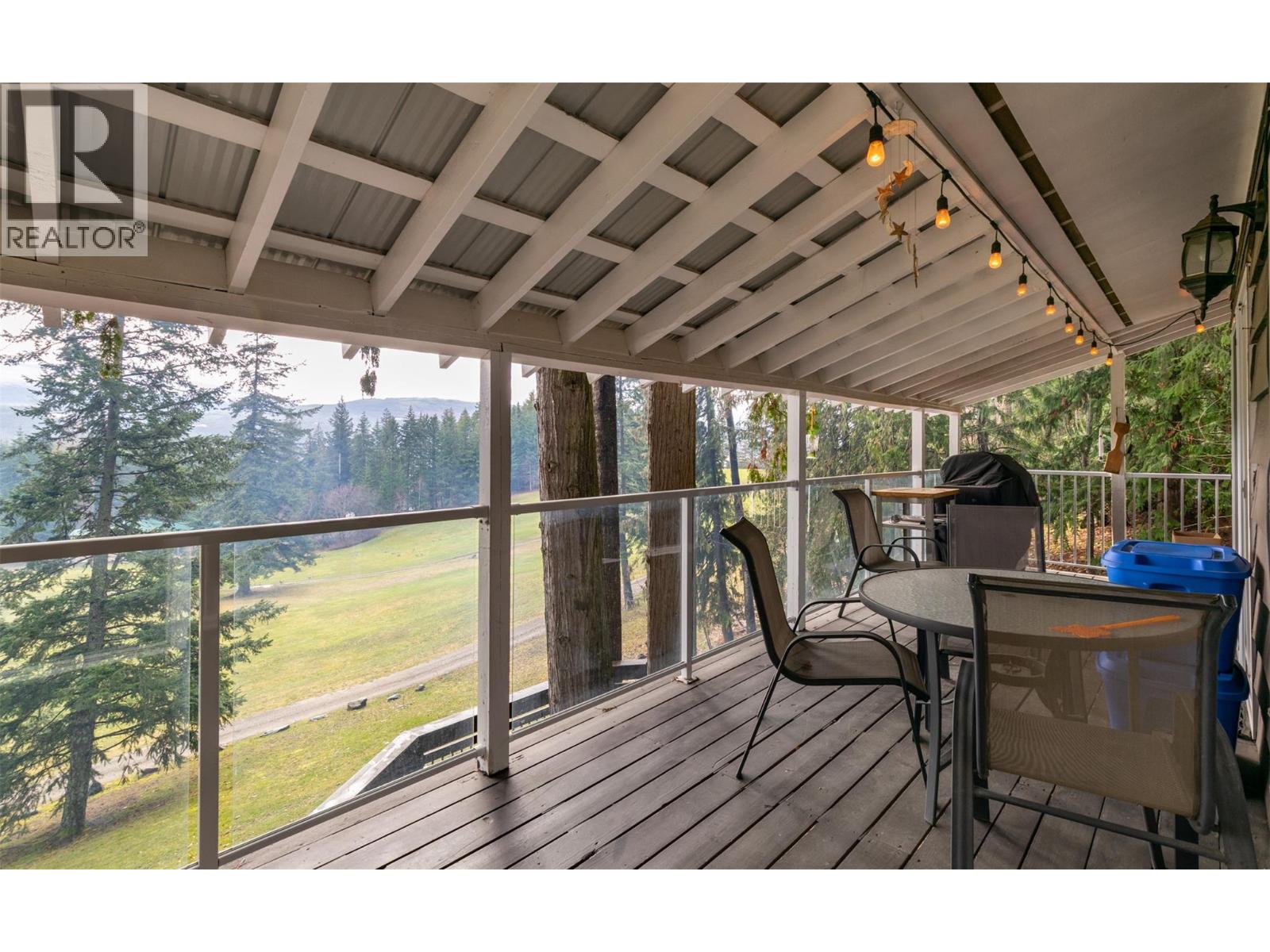 7796 Columbia Drive, Anglemont, British Columbia  V0E 1M8 - Photo 13 - 10381000