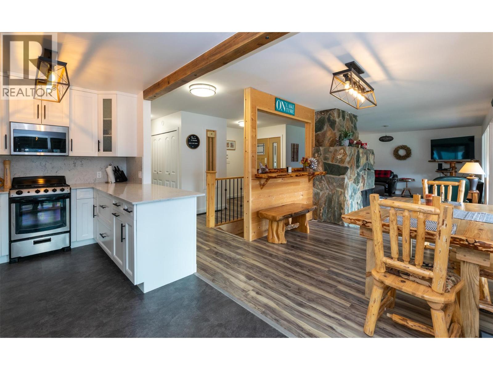 7796 Columbia Drive, Anglemont, British Columbia  V0E 1M8 - Photo 18 - 10381000