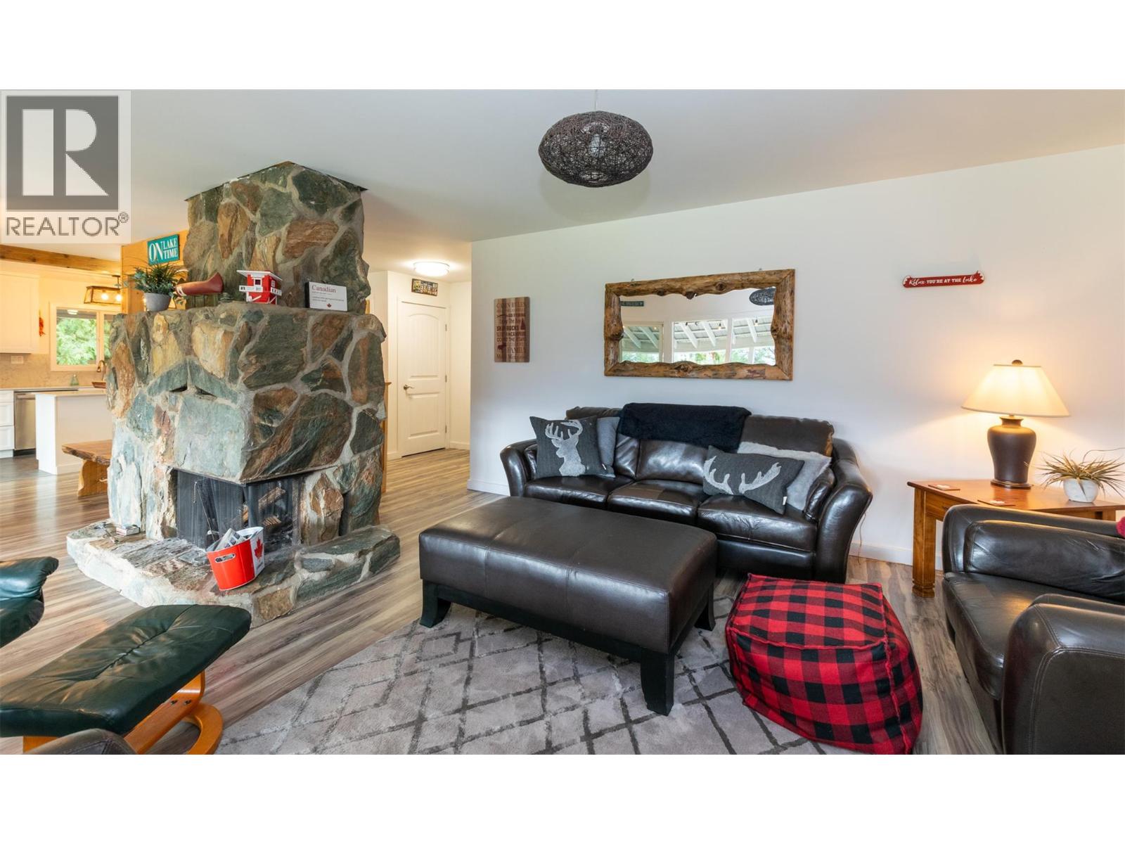 7796 Columbia Drive, Anglemont, British Columbia  V0E 1M8 - Photo 19 - 10381000