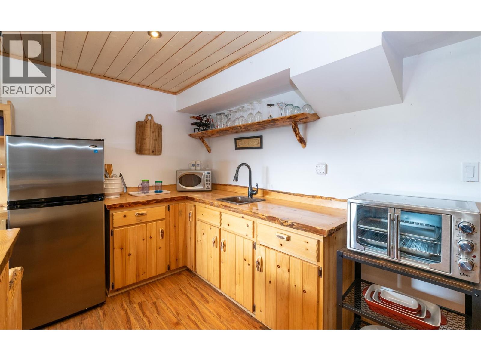 7796 Columbia Drive, Anglemont, British Columbia  V0E 1M8 - Photo 29 - 10381000