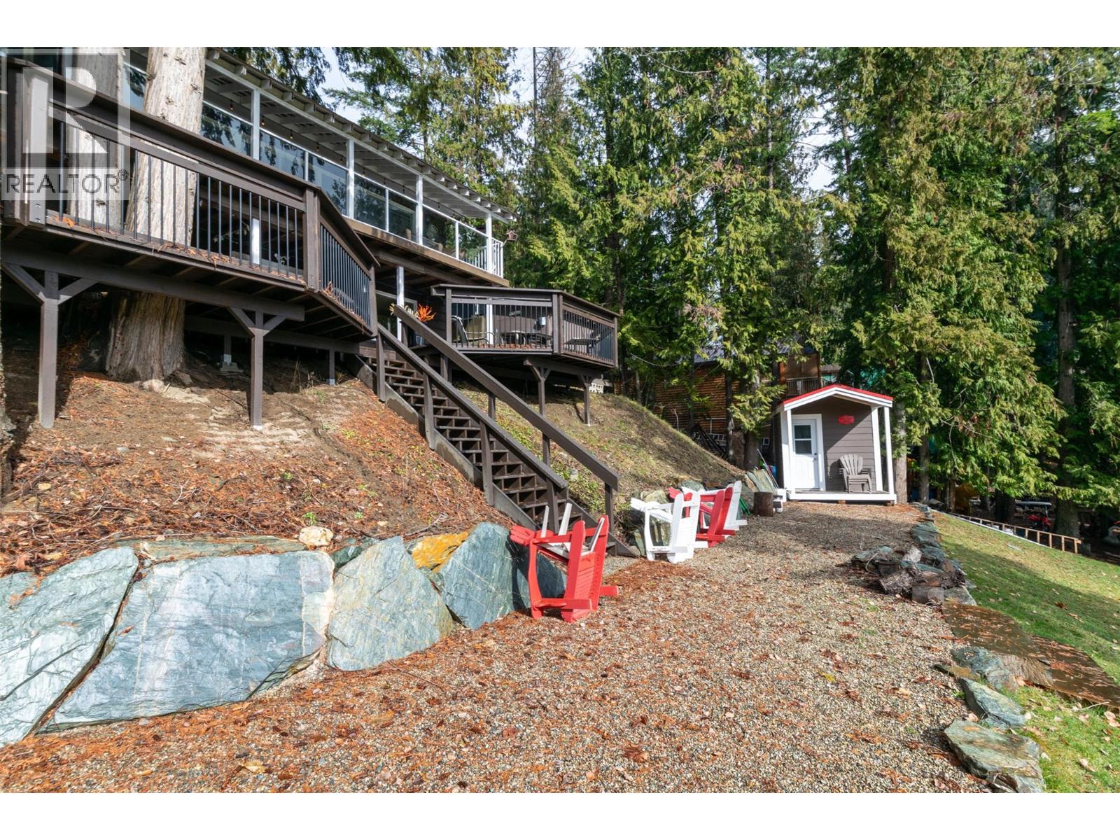 7796 Columbia Drive, Anglemont, British Columbia  V0E 1M8 - Photo 3 - 10381000