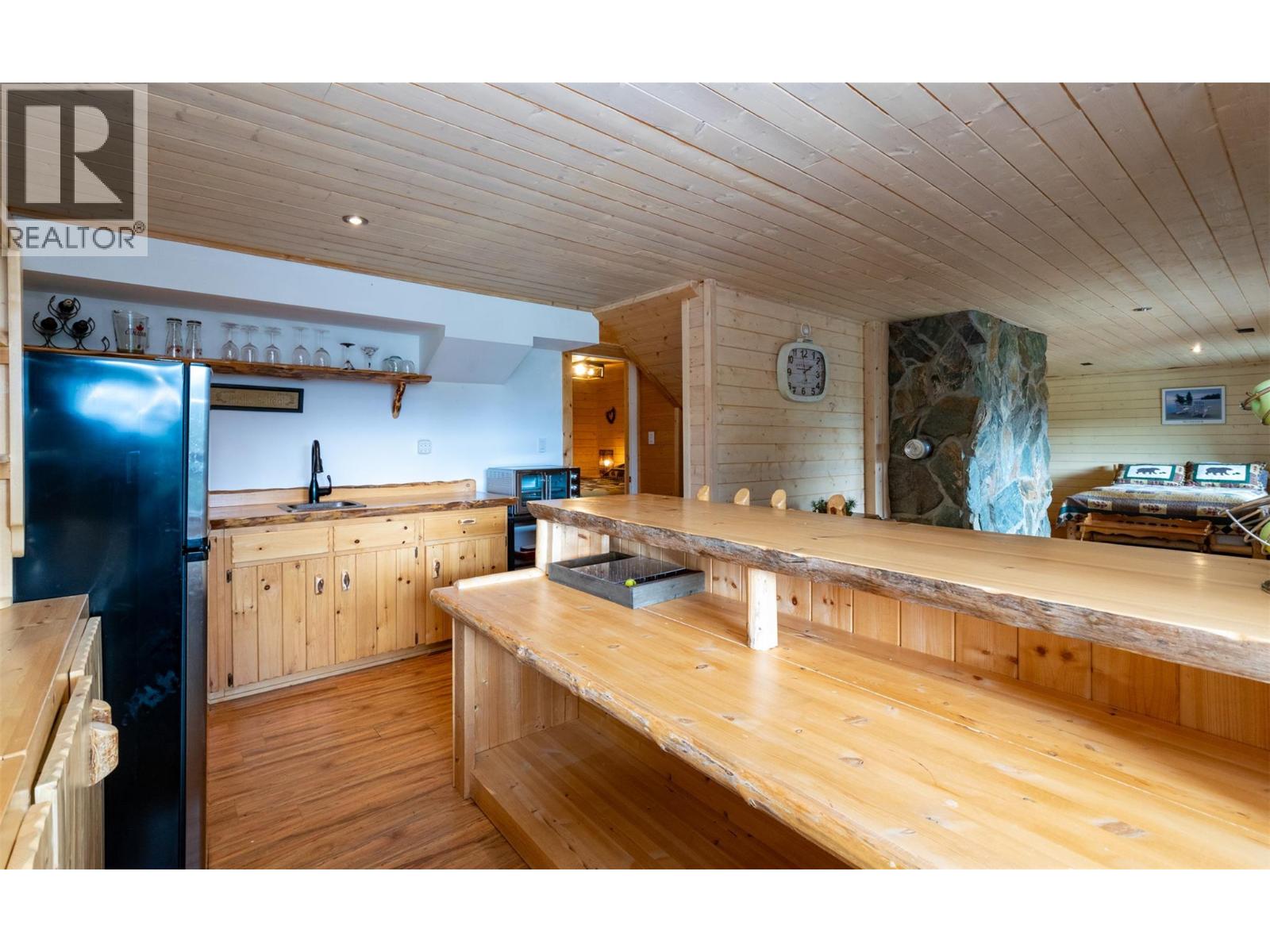 7796 Columbia Drive, Anglemont, British Columbia  V0E 1M8 - Photo 31 - 10381000