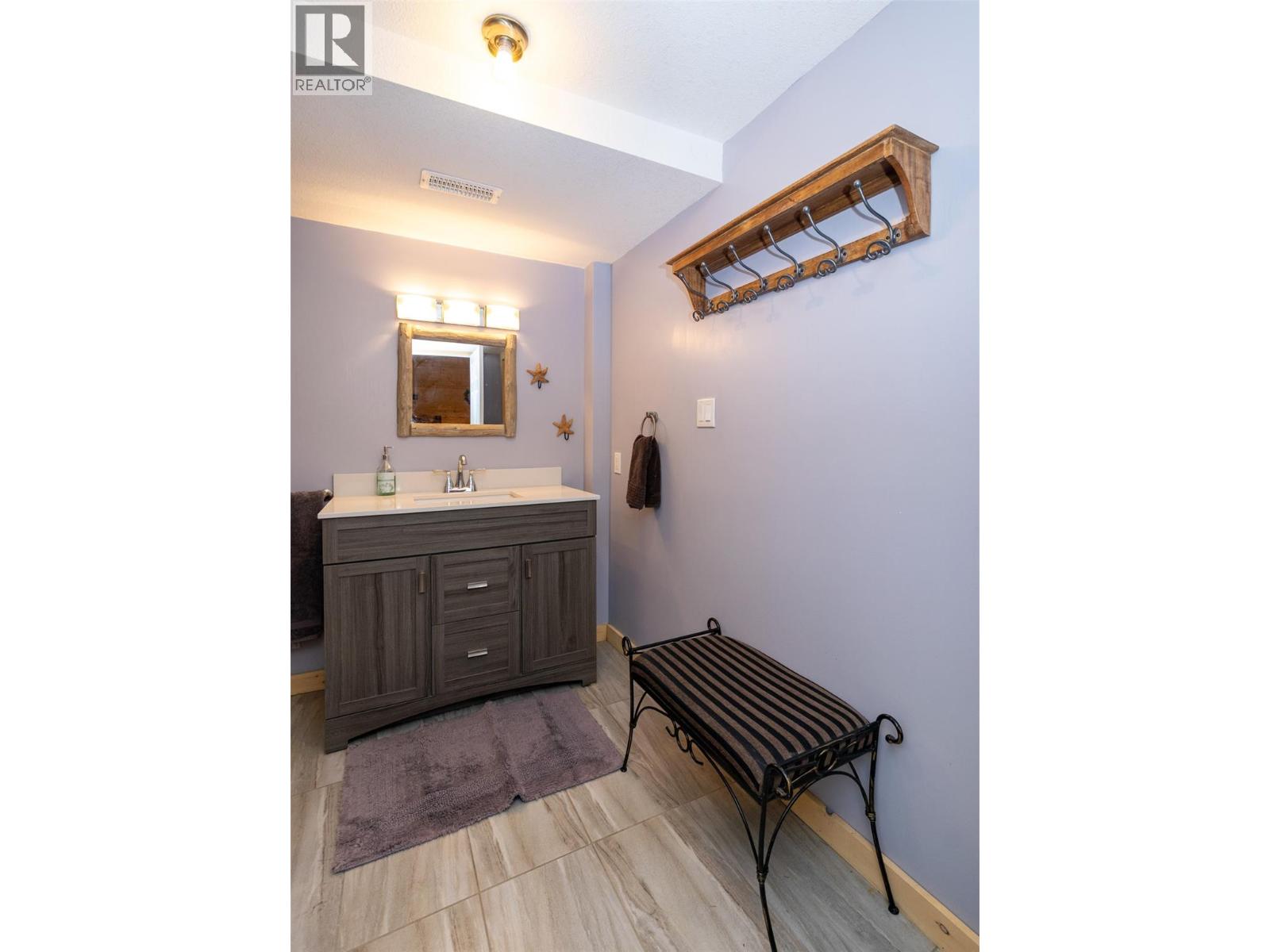 7796 Columbia Drive, Anglemont, British Columbia  V0E 1M8 - Photo 33 - 10381000