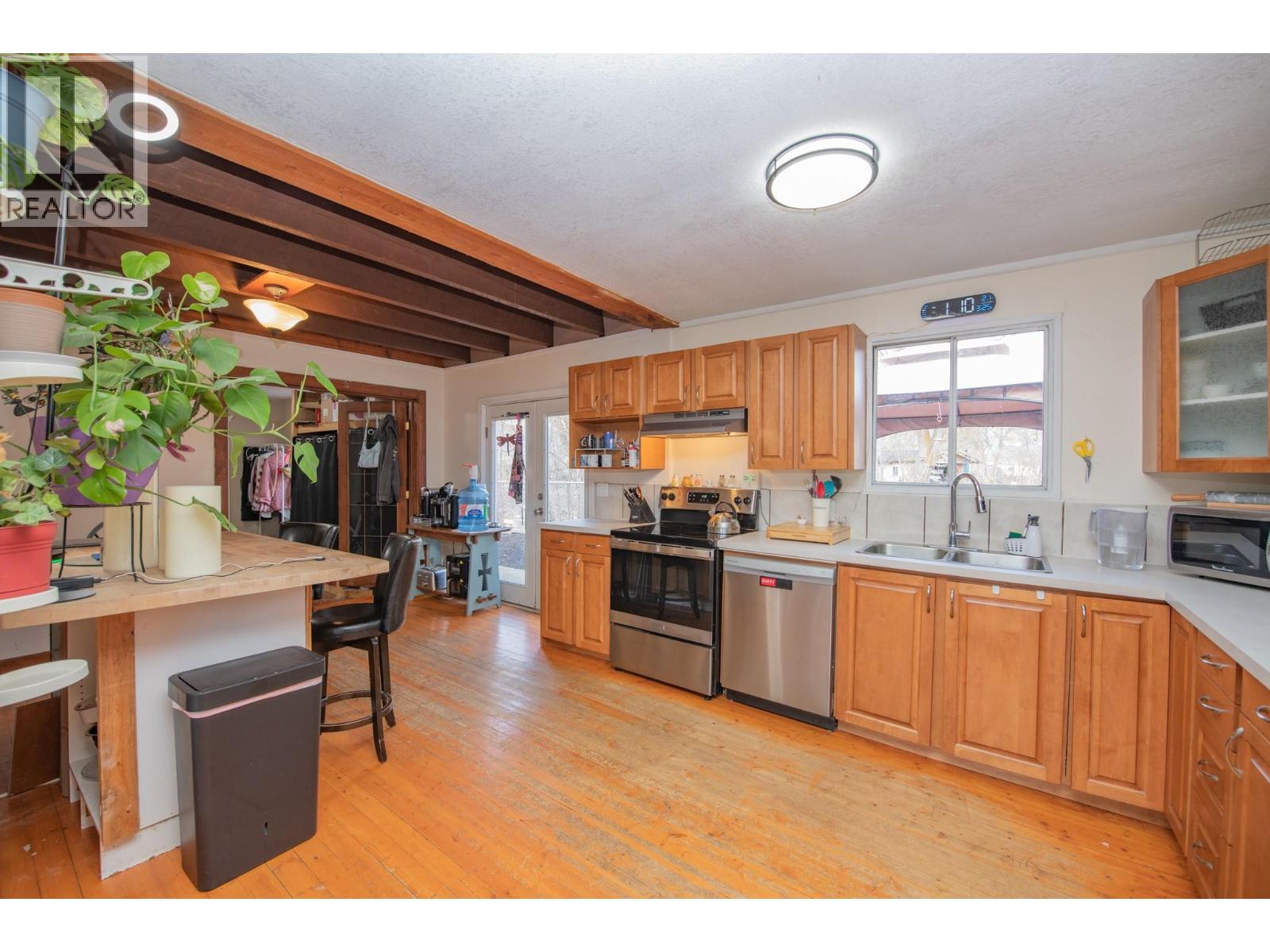 1775 Maple Street, Lumby, British Columbia  V0E 2G0 - Photo 11 - 10380789