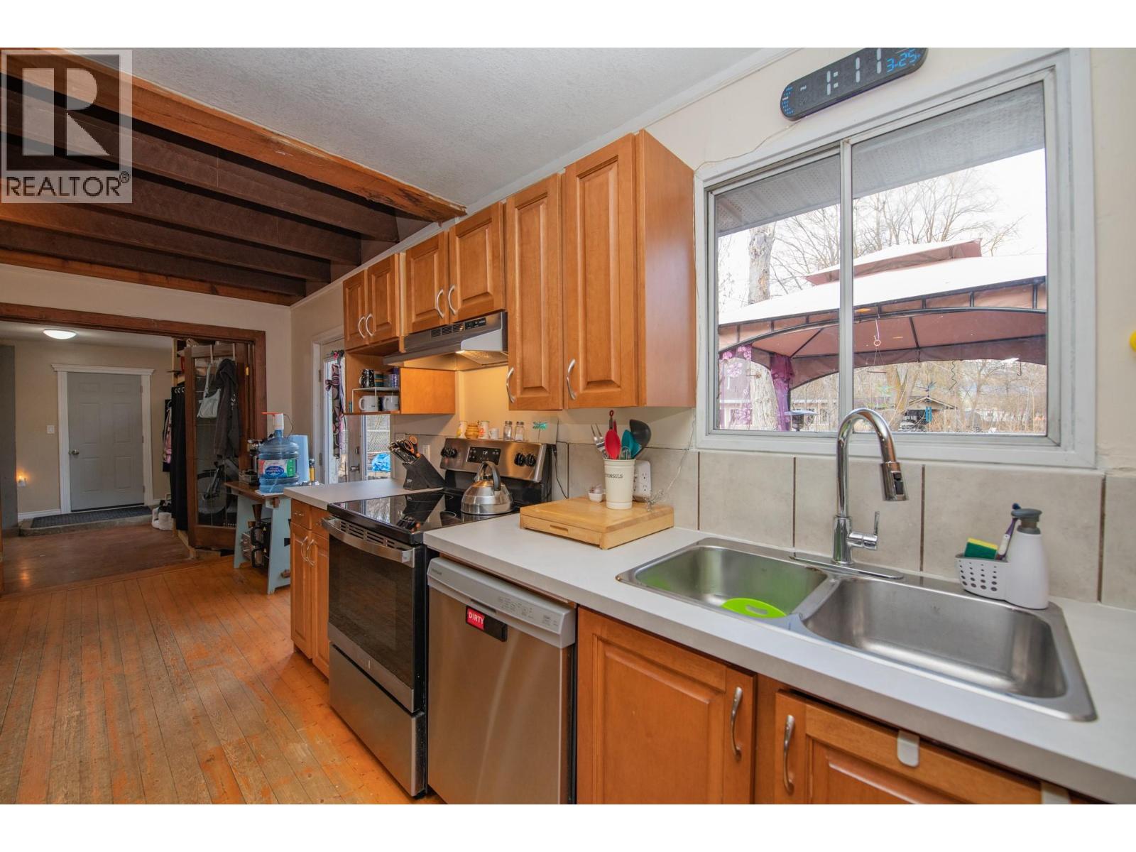 1775 Maple Street, Lumby, British Columbia  V0E 2G0 - Photo 12 - 10380789