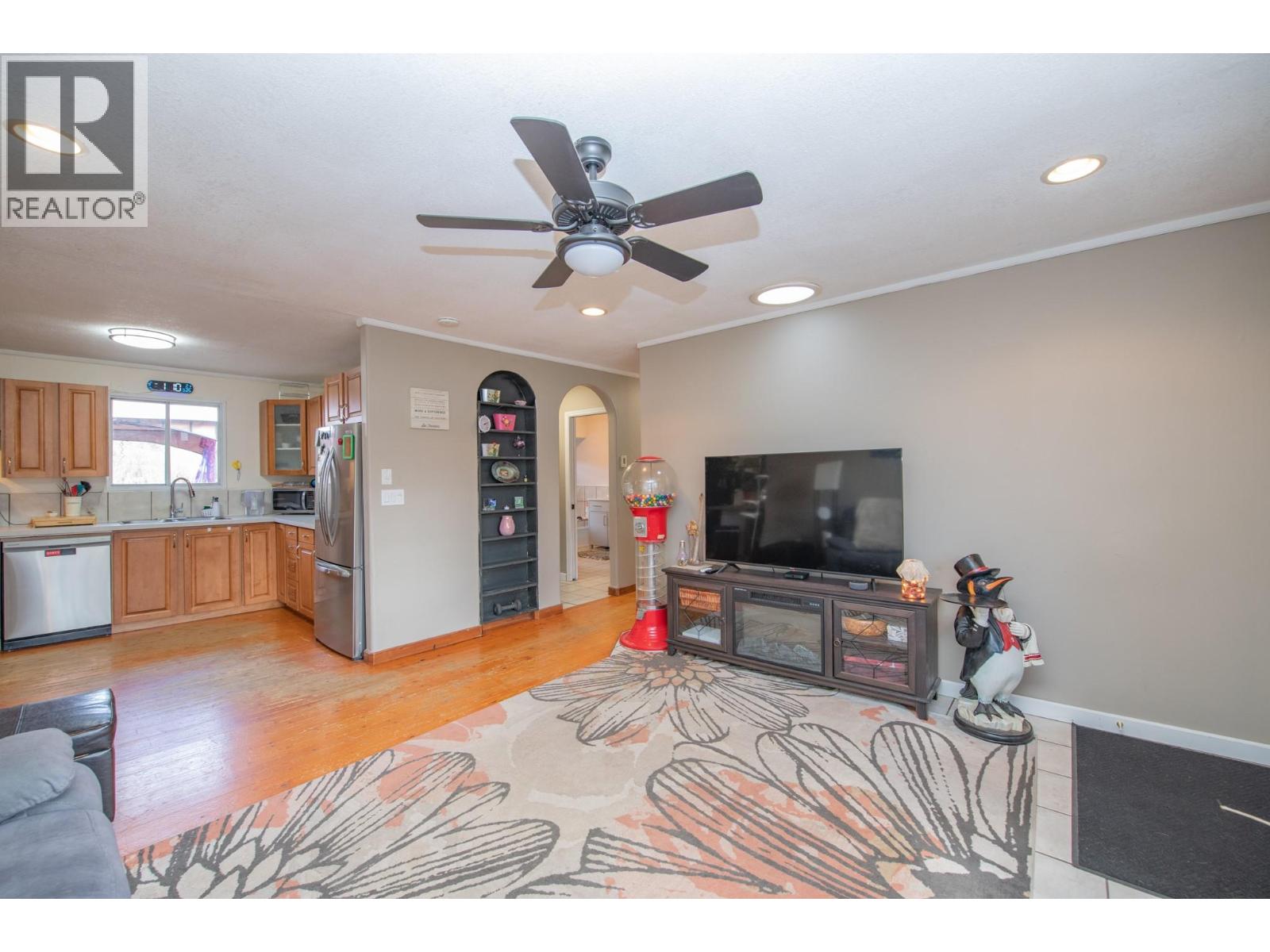 1775 Maple Street, Lumby, British Columbia  V0E 2G0 - Photo 15 - 10380789