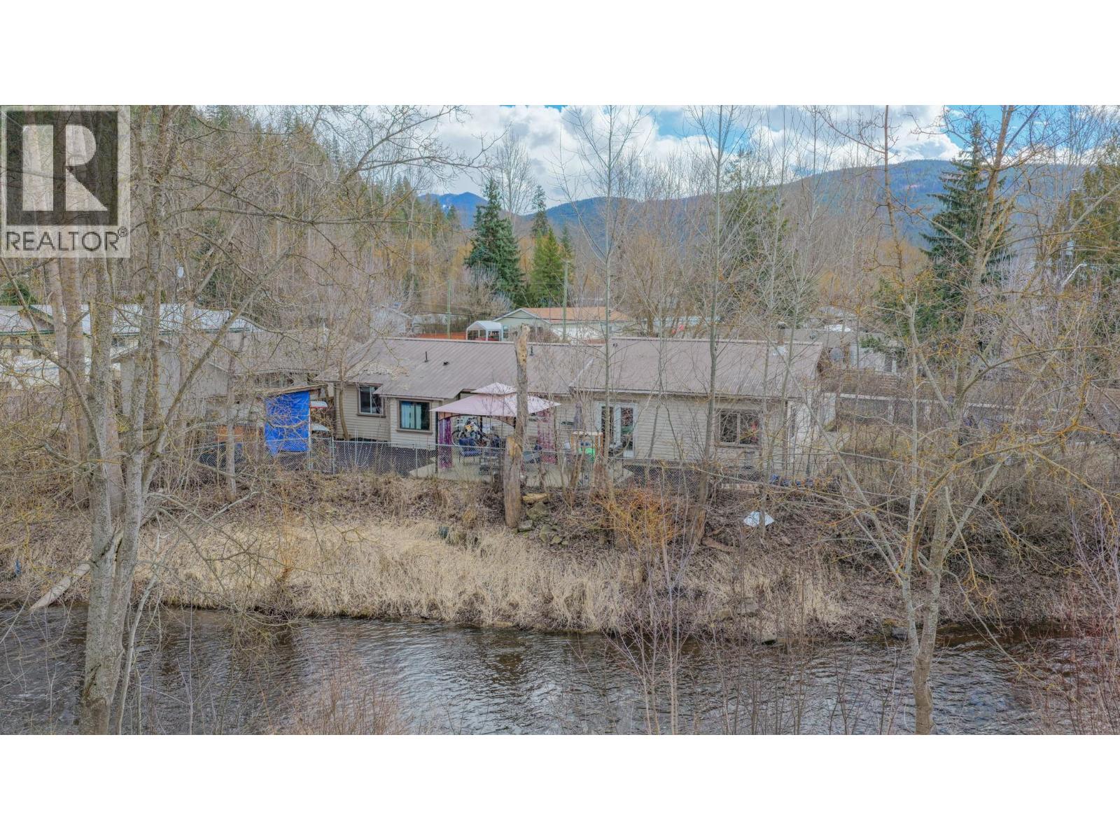 1775 Maple Street, Lumby, British Columbia  V0E 2G0 - Photo 2 - 10380789