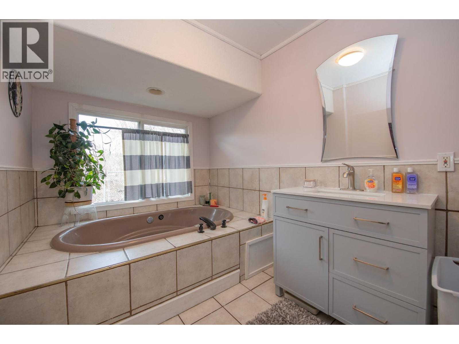 1775 Maple Street, Lumby, British Columbia  V0E 2G0 - Photo 27 - 10380789