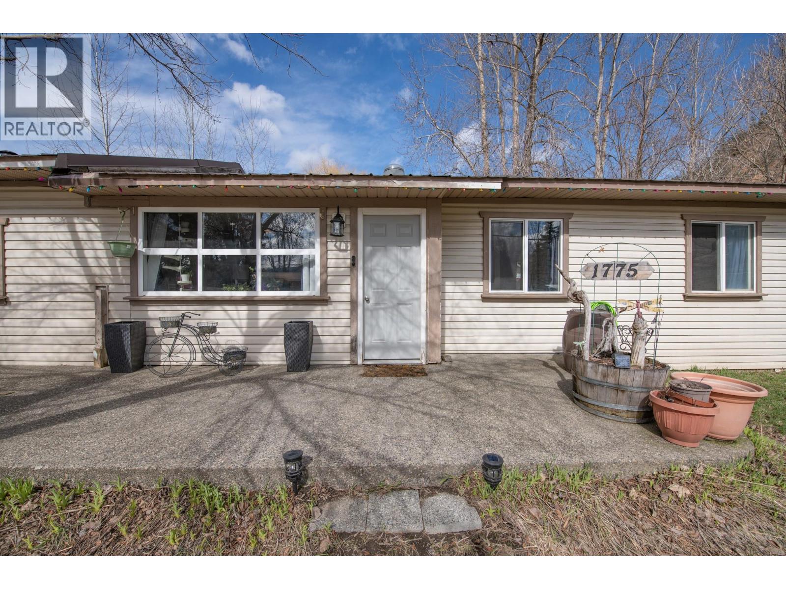 1775 Maple Street, Lumby, British Columbia  V0E 2G0 - Photo 33 - 10380789