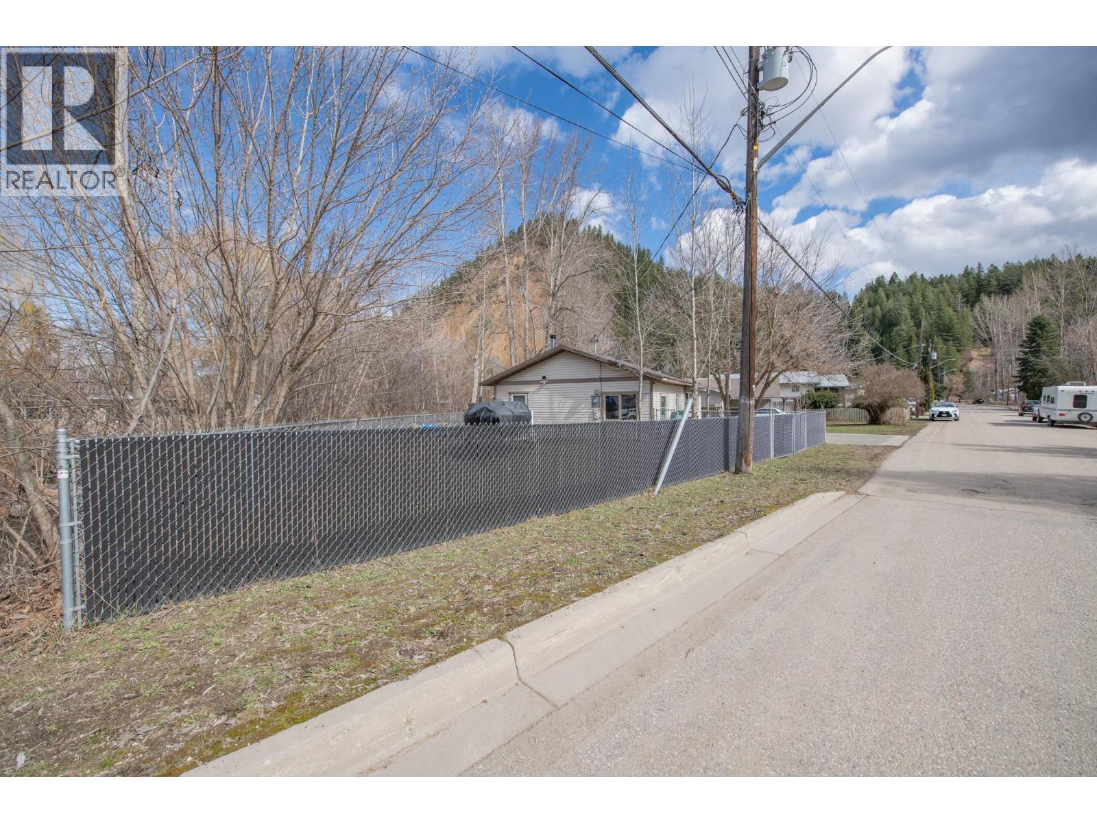 1775 Maple Street, Lumby, British Columbia  V0E 2G0 - Photo 37 - 10380789