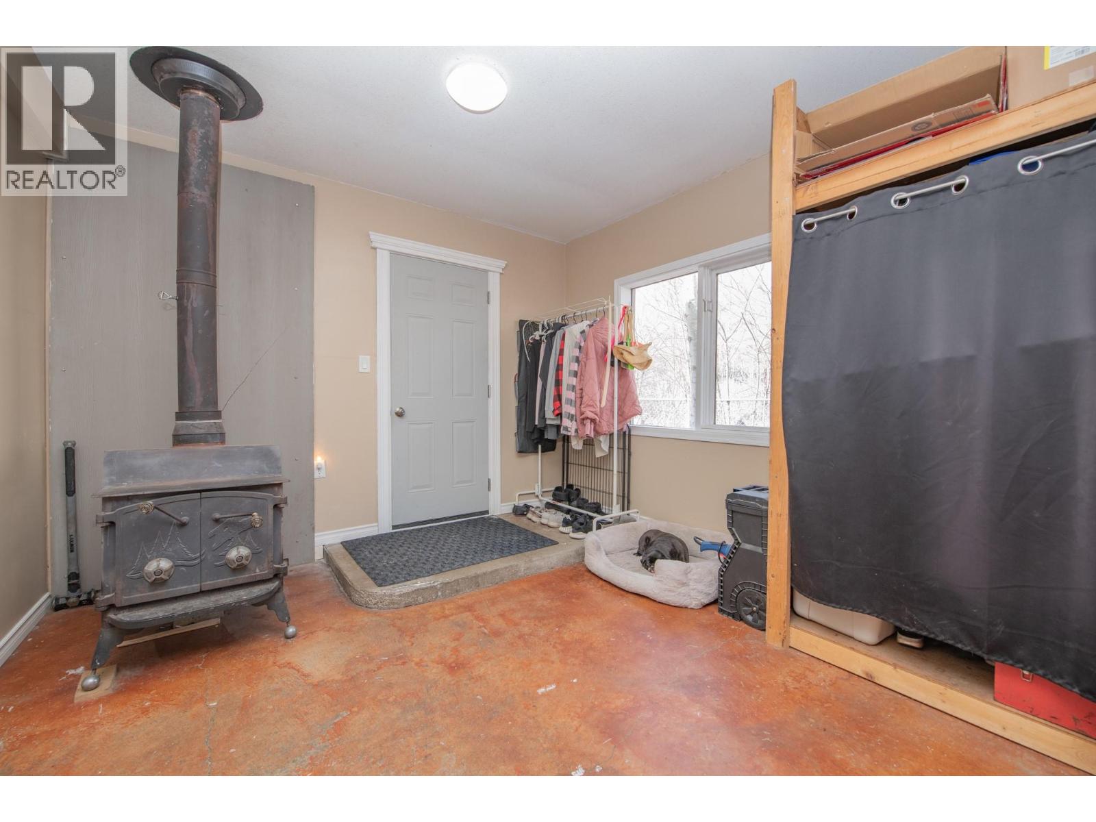 1775 Maple Street, Lumby, British Columbia  V0E 2G0 - Photo 4 - 10380789