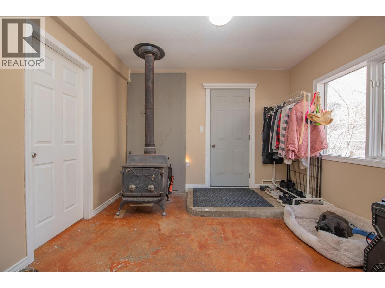 1775 Maple Street, Lumby, British Columbia  V0E 2G0 - Photo 5 - 10380789