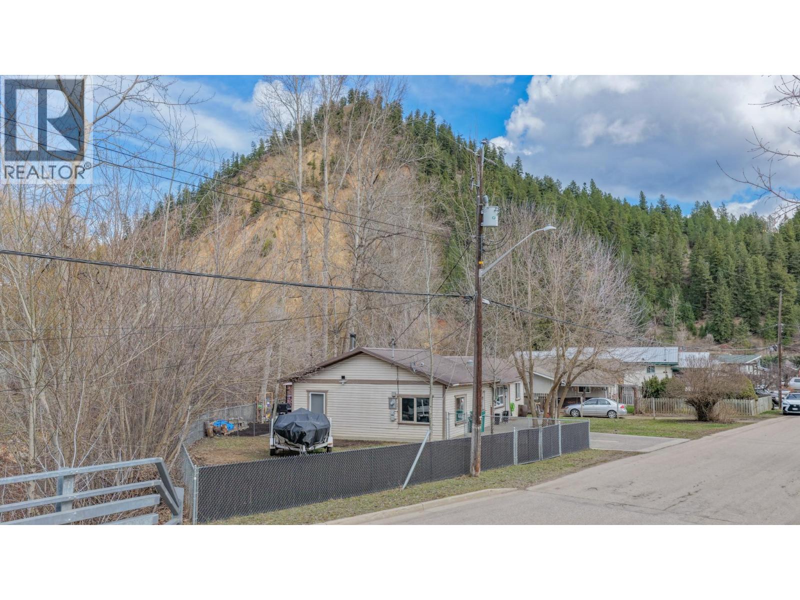 1775 Maple Street, Lumby, British Columbia  V0E 2G0 - Photo 50 - 10380789
