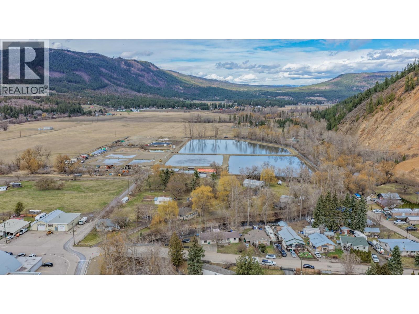 1775 Maple Street, Lumby, British Columbia  V0E 2G0 - Photo 53 - 10380789