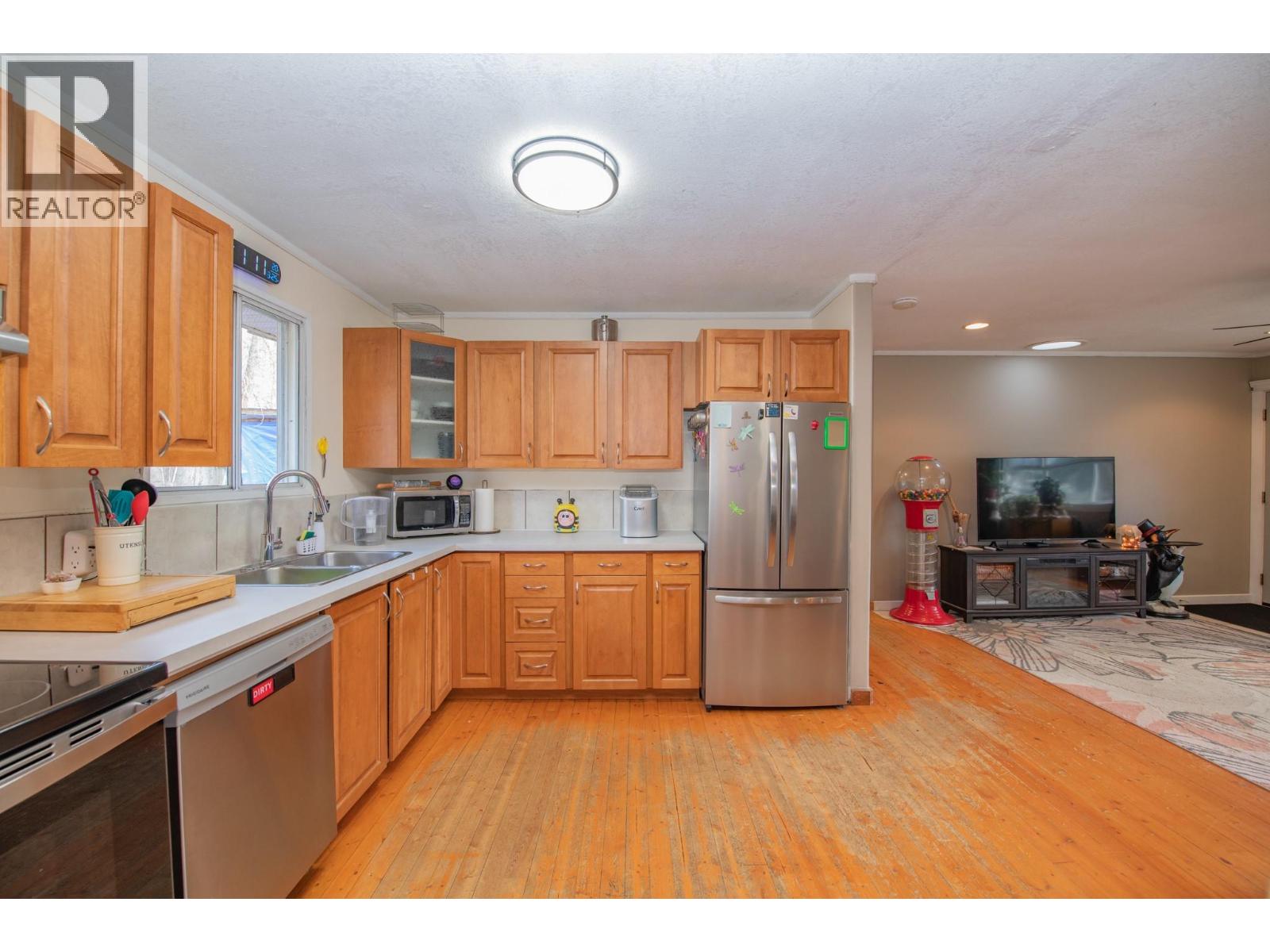 1775 Maple Street, Lumby, British Columbia  V0E 2G0 - Photo 9 - 10380789