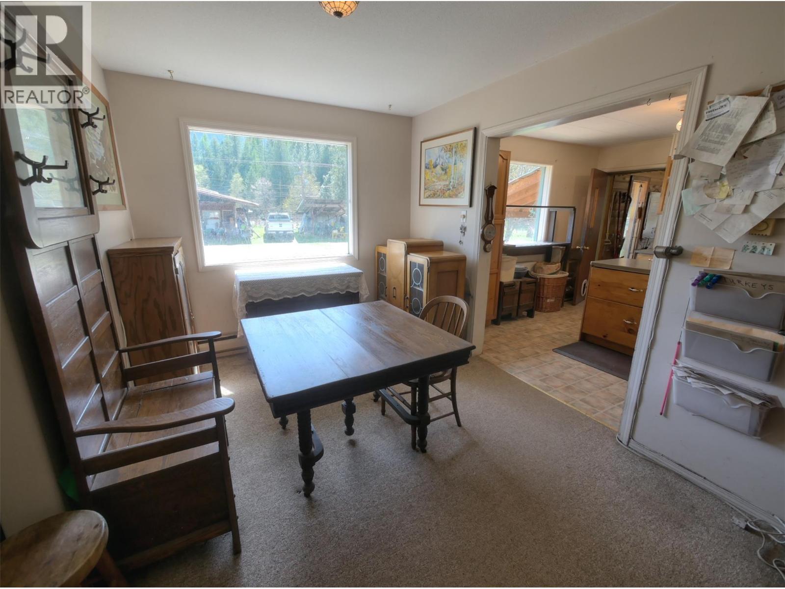 3837 Pass Creek Road, Crescent Valley, British Columbia  V0G 1H1 - Photo 4 - 10381280