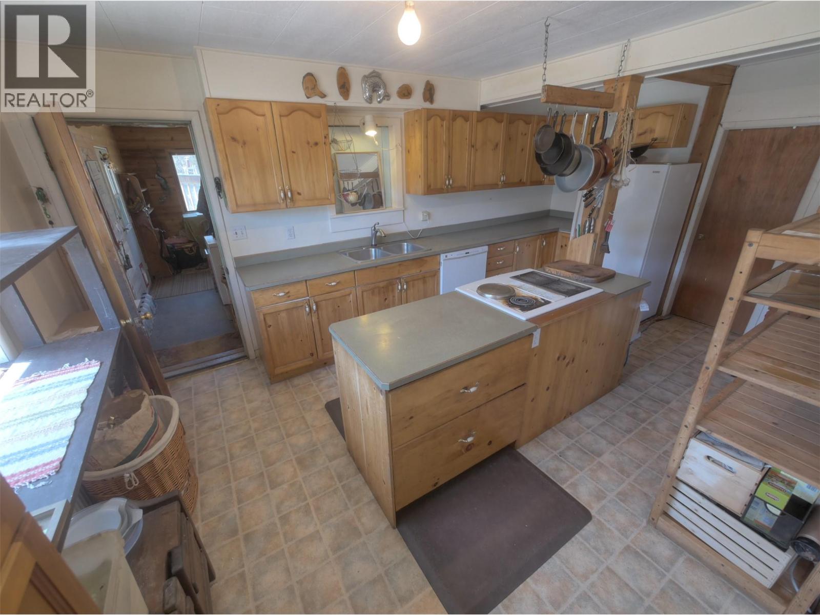 3837 Pass Creek Road, Crescent Valley, British Columbia  V0G 1H1 - Photo 5 - 10381280