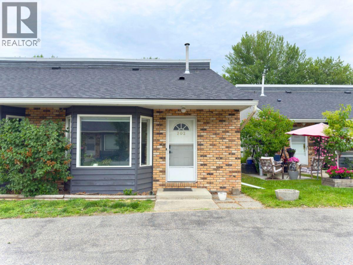 3155 Gordon Drive Unit# 202, Kelowna, British Columbia  V1W 3N5 - Photo 2 - 10381237