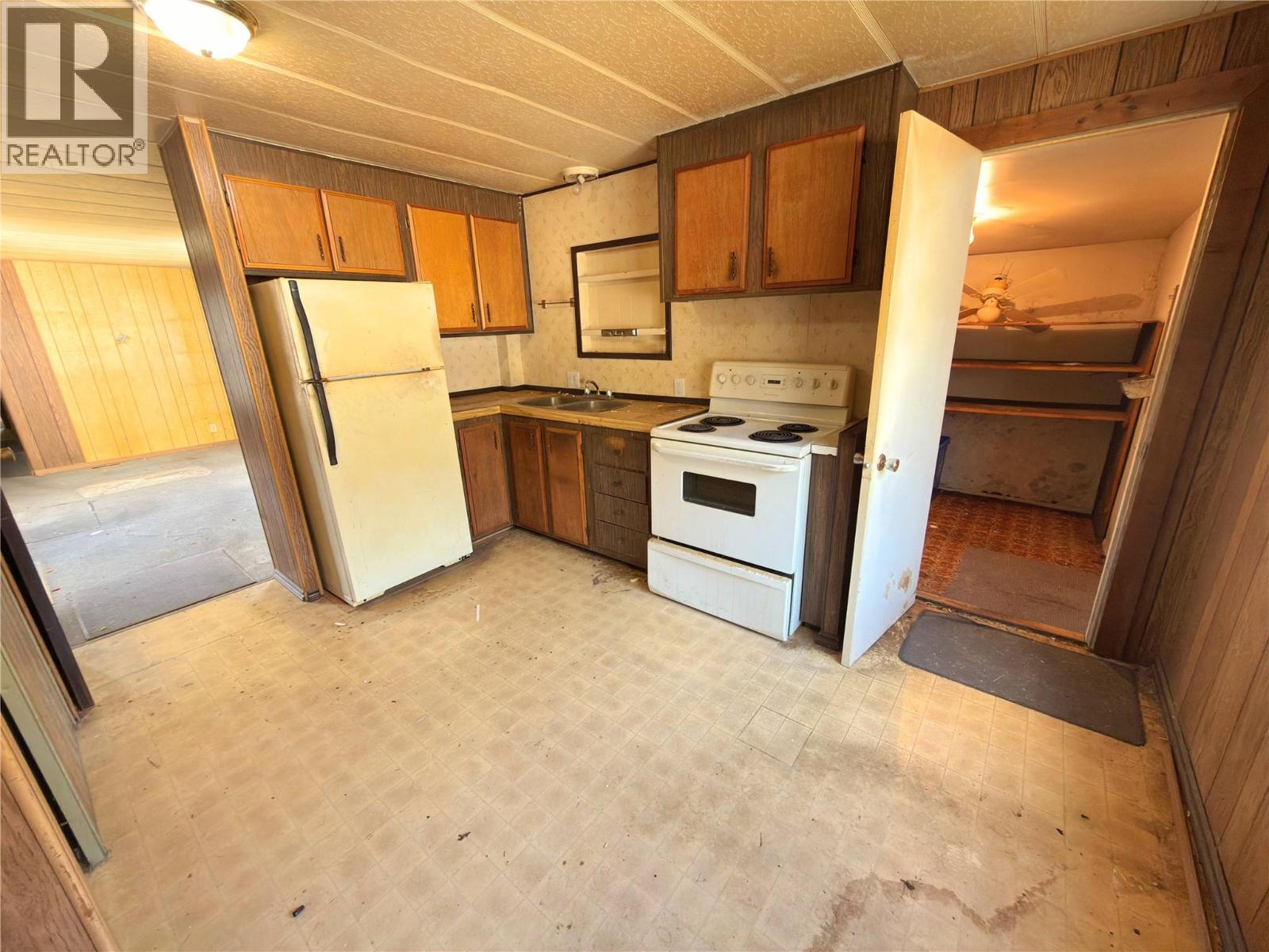 301 9th Avenue, Princeton, British Columbia  V0X 1W0 - Photo 9 - 10380917