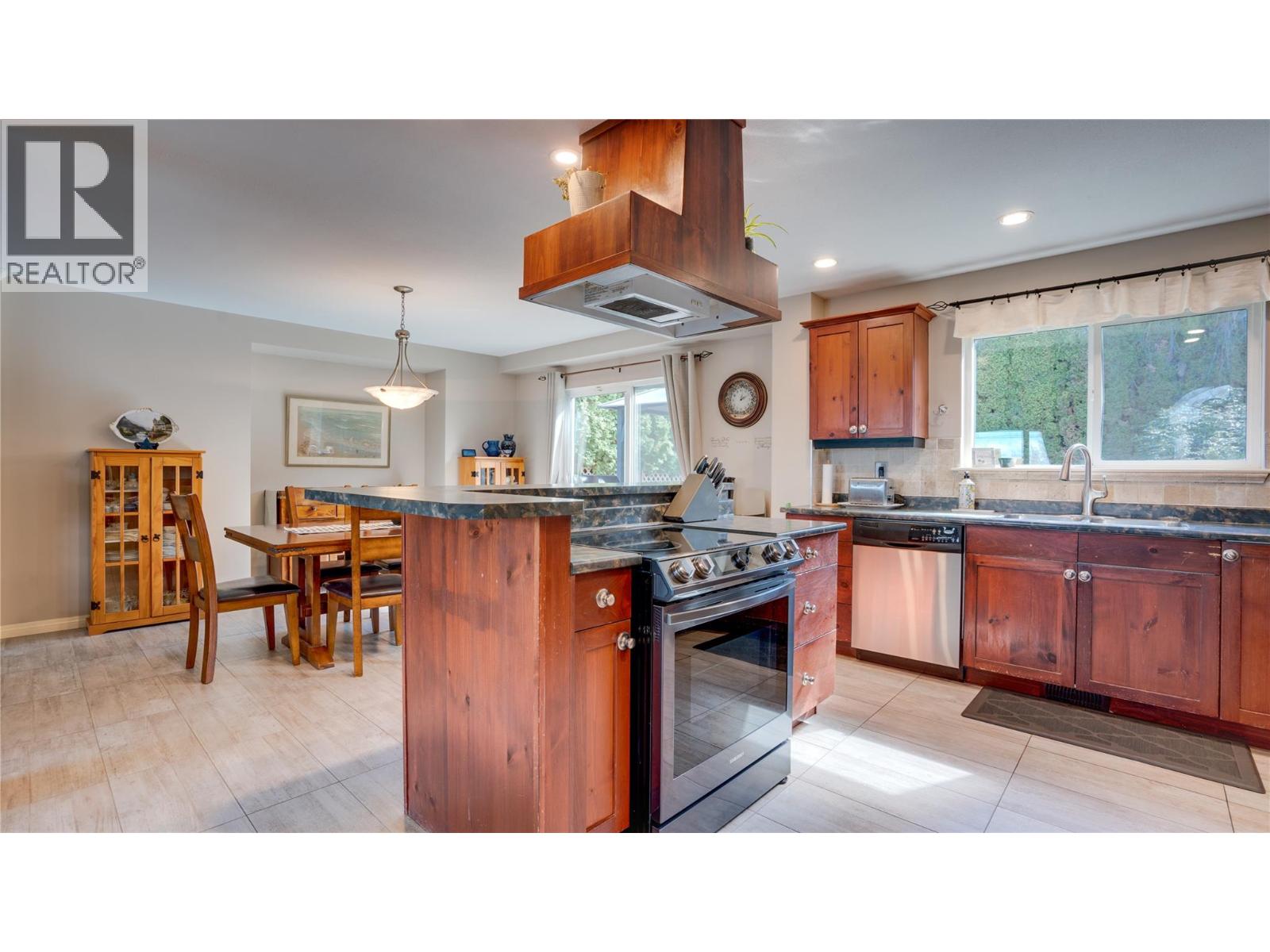 991 Mt. Bulman Drive, Vernon, British Columbia  V1B 2Z1 - Photo 11 - 10381098