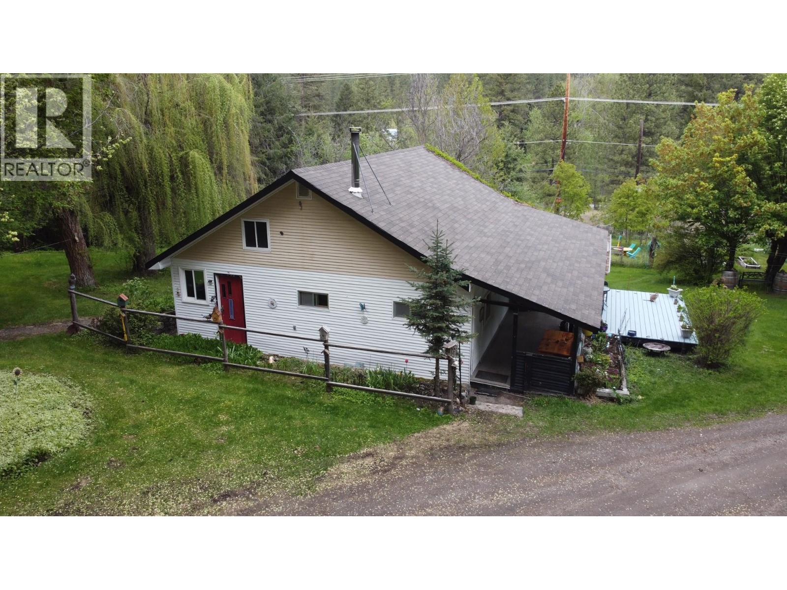 3900 3 Highway, Rock Creek, British Columbia  V0H 1Y0 - Photo 1 - 10381330