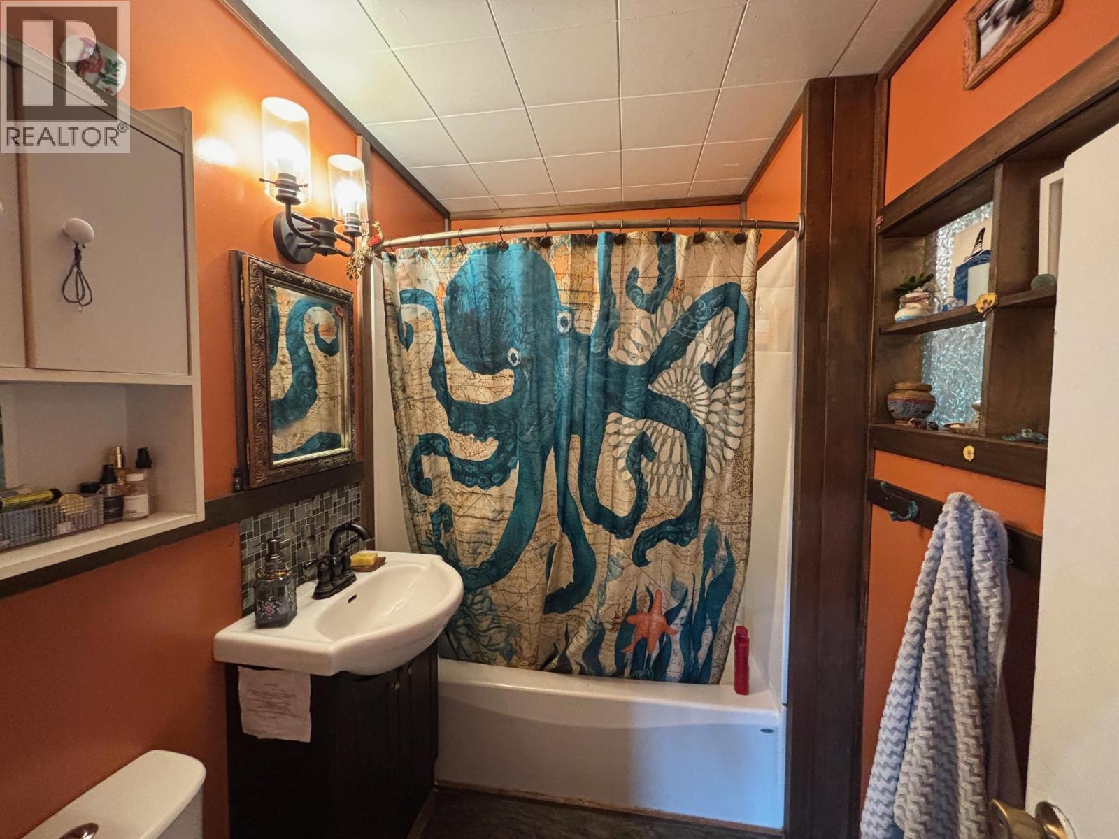 3900 3 Highway, Rock Creek, British Columbia  V0H 1Y0 - Photo 16 - 10381330