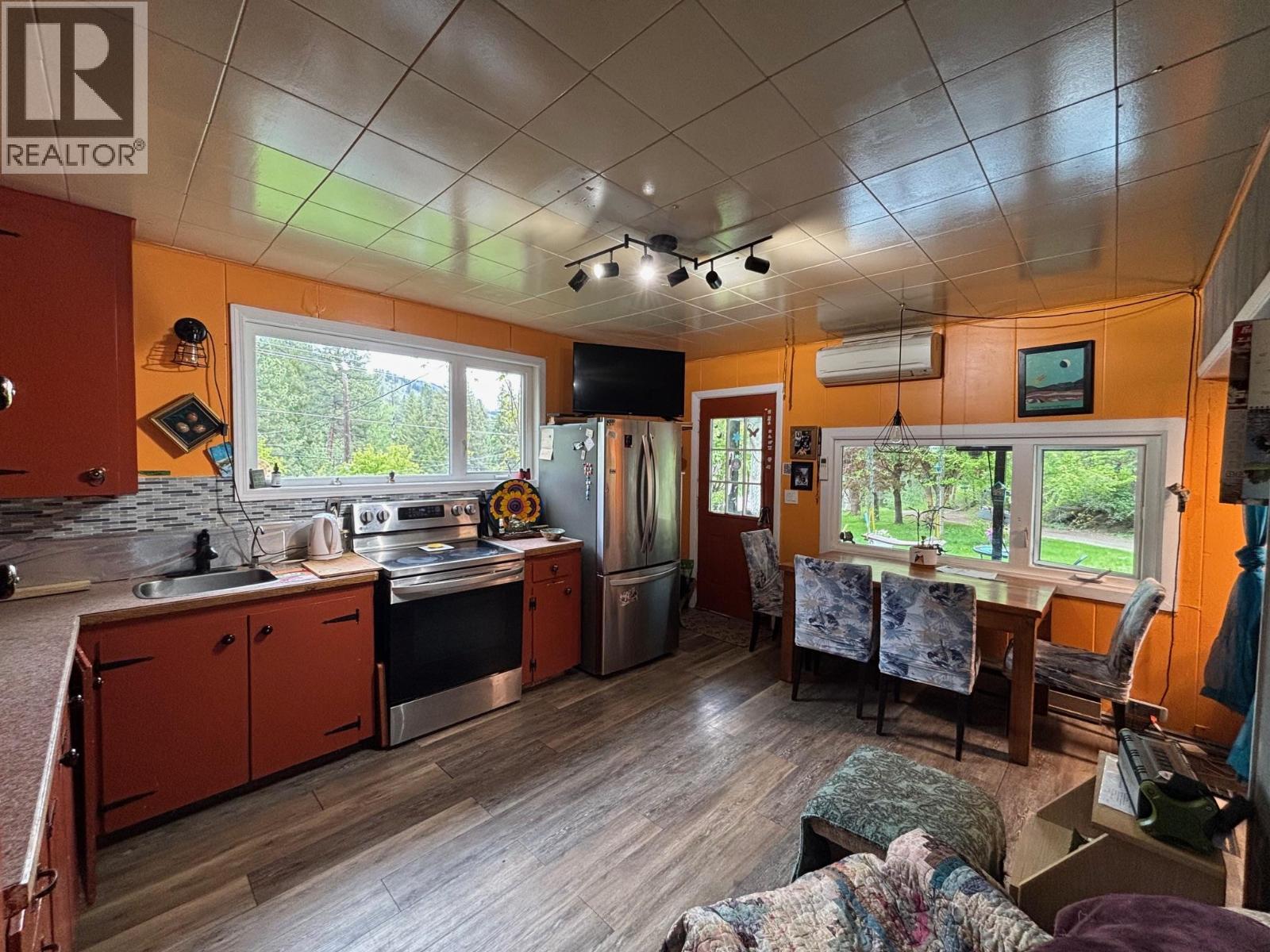 3900 3 Highway, Rock Creek, British Columbia  V0H 1Y0 - Photo 20 - 10381330