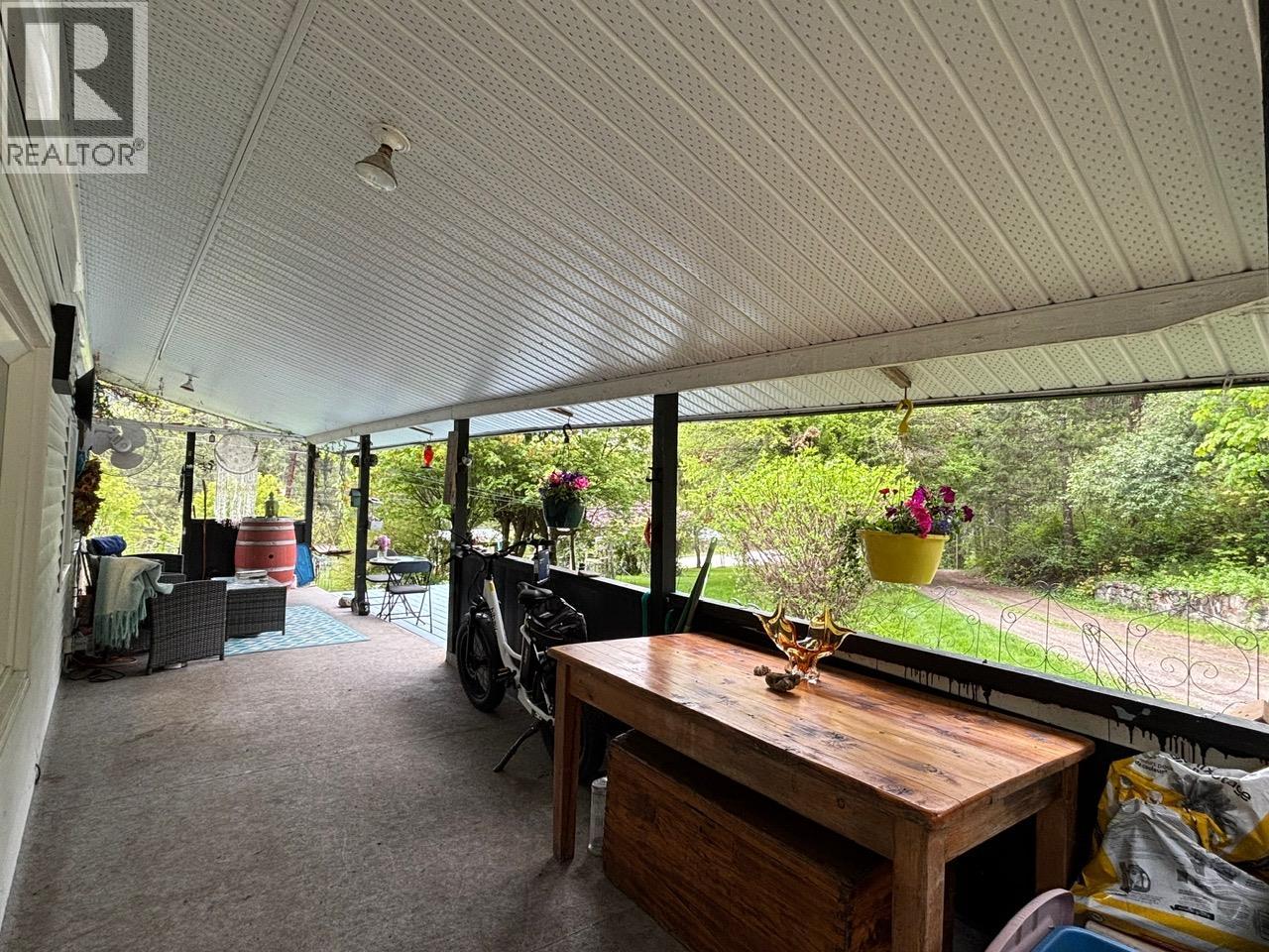 3900 3 Highway, Rock Creek, British Columbia  V0H 1Y0 - Photo 25 - 10381330