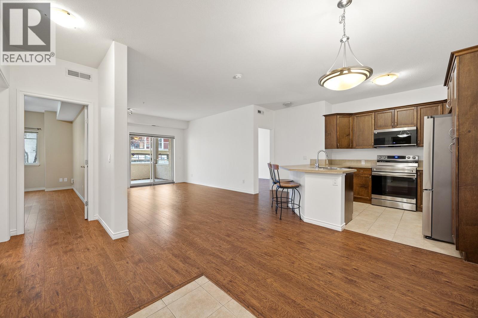 1007 Harvey Avenue Unit# 104, Kelowna, British Columbia  V1Y 6E4 - Photo 2 - 10380736