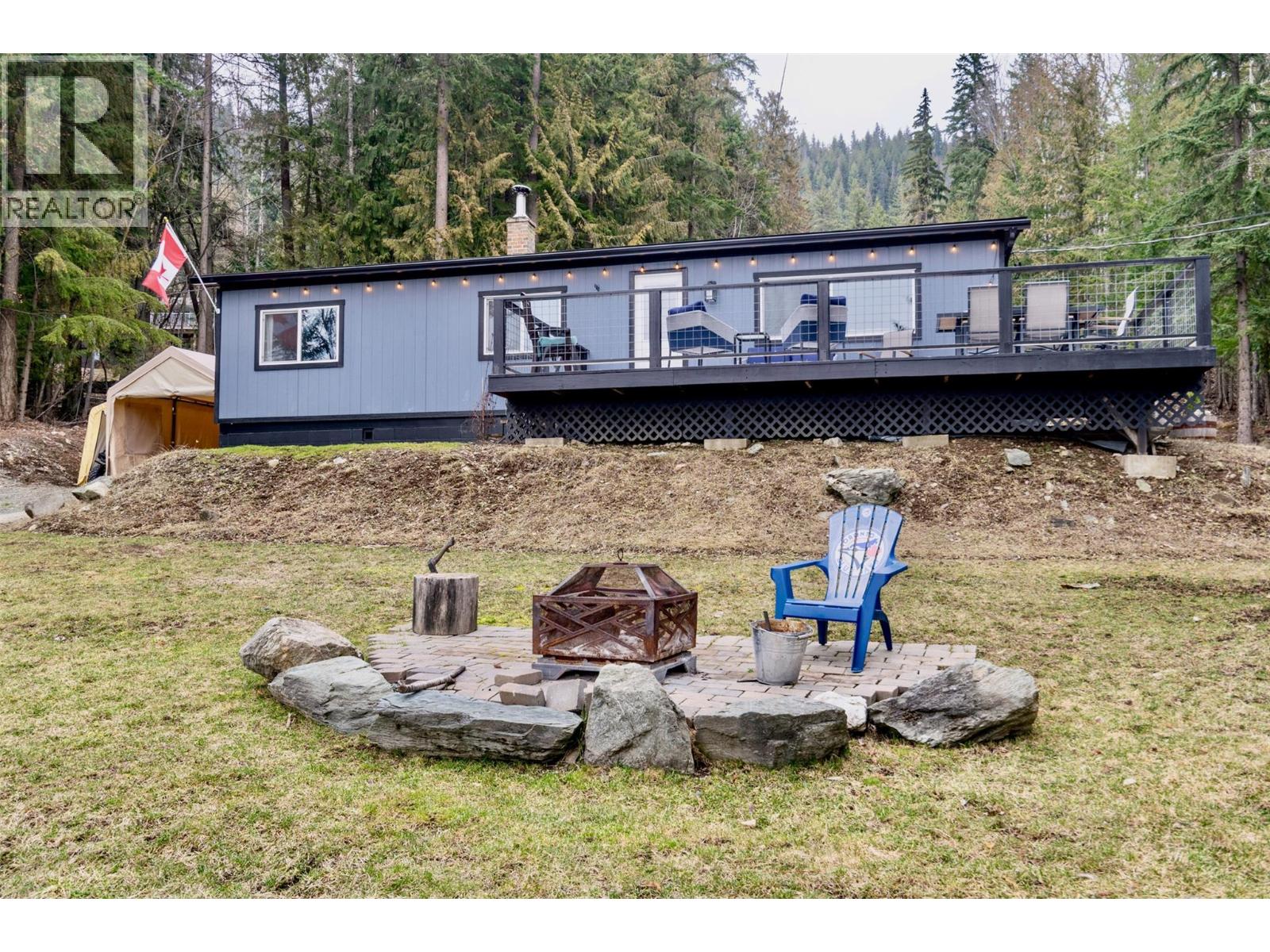 7519 Anglemont Drive, Anglemont, British Columbia  V0E 1M8 - Photo 10 - 10377231