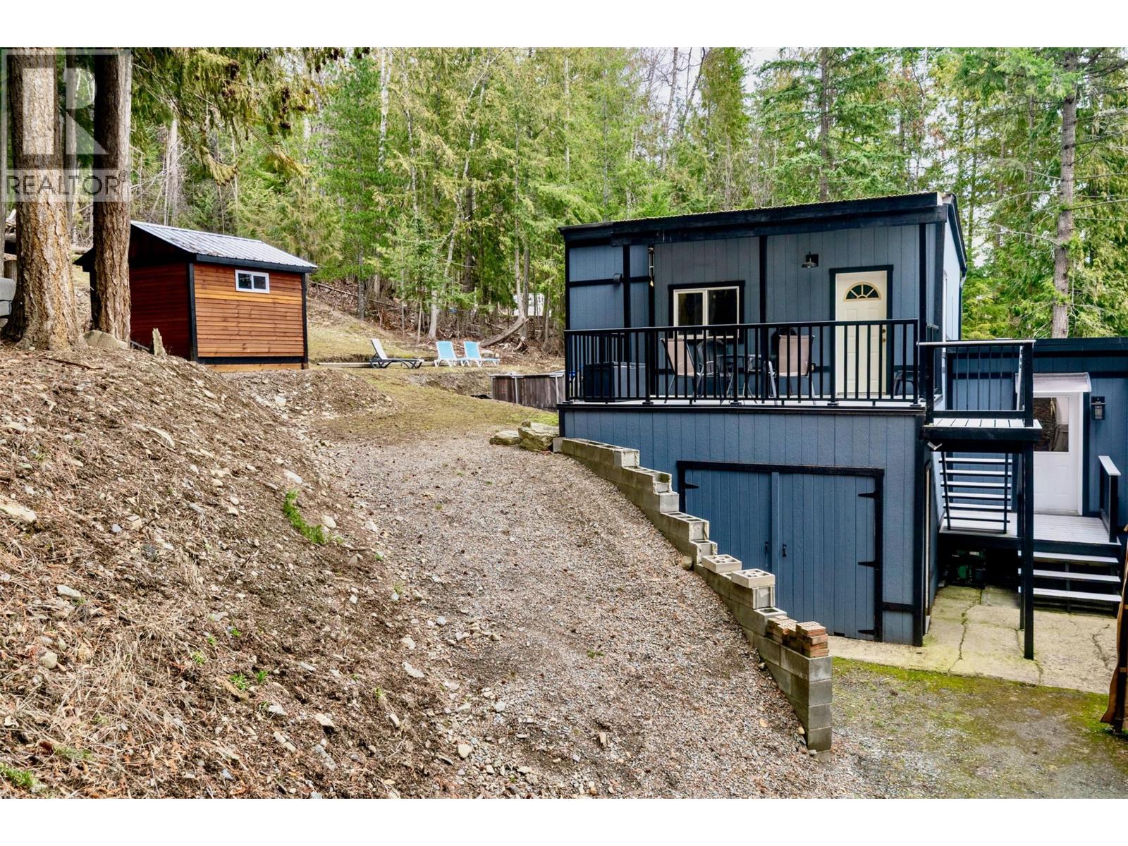 7519 Anglemont Drive, Anglemont, British Columbia  V0E 1M8 - Photo 12 - 10377231