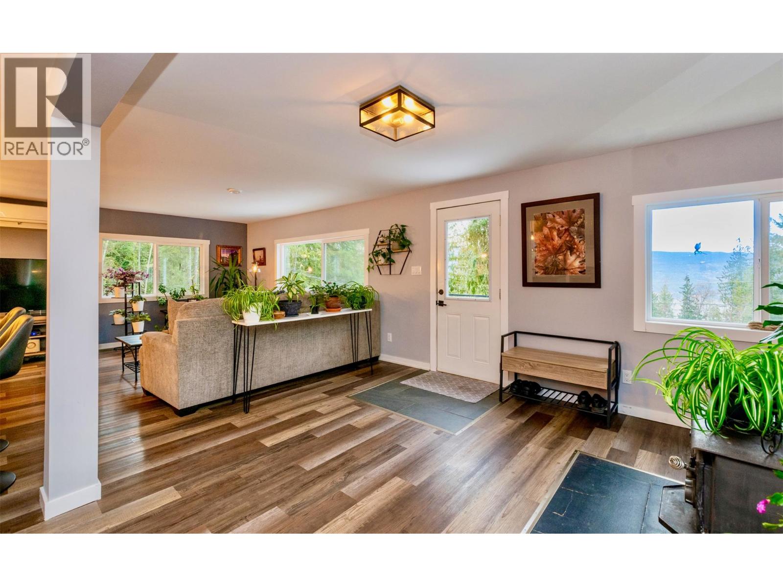 7519 Anglemont Drive, Anglemont, British Columbia  V0E 1M8 - Photo 13 - 10377231