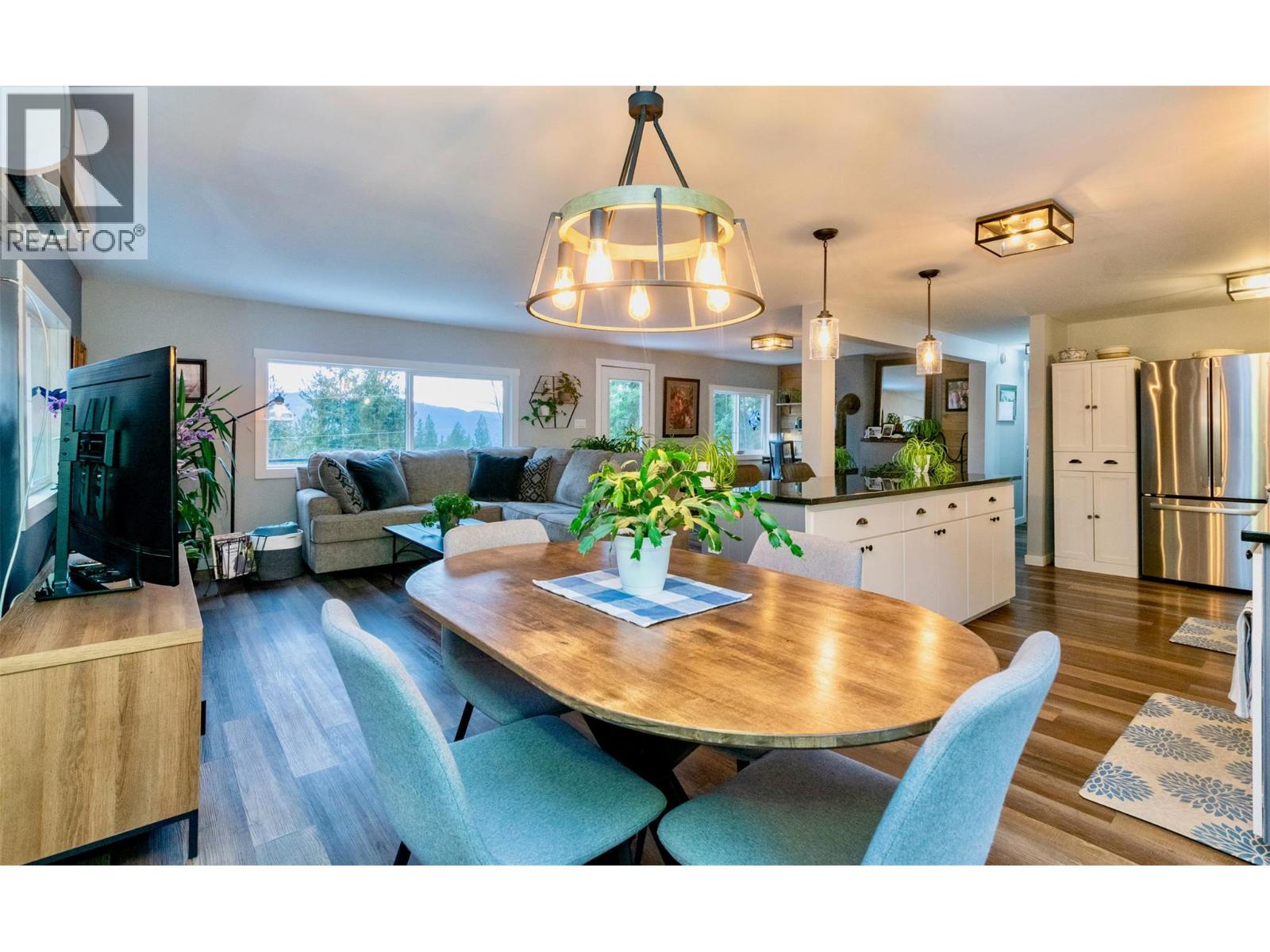 7519 Anglemont Drive, Anglemont, British Columbia  V0E 1M8 - Photo 15 - 10377231