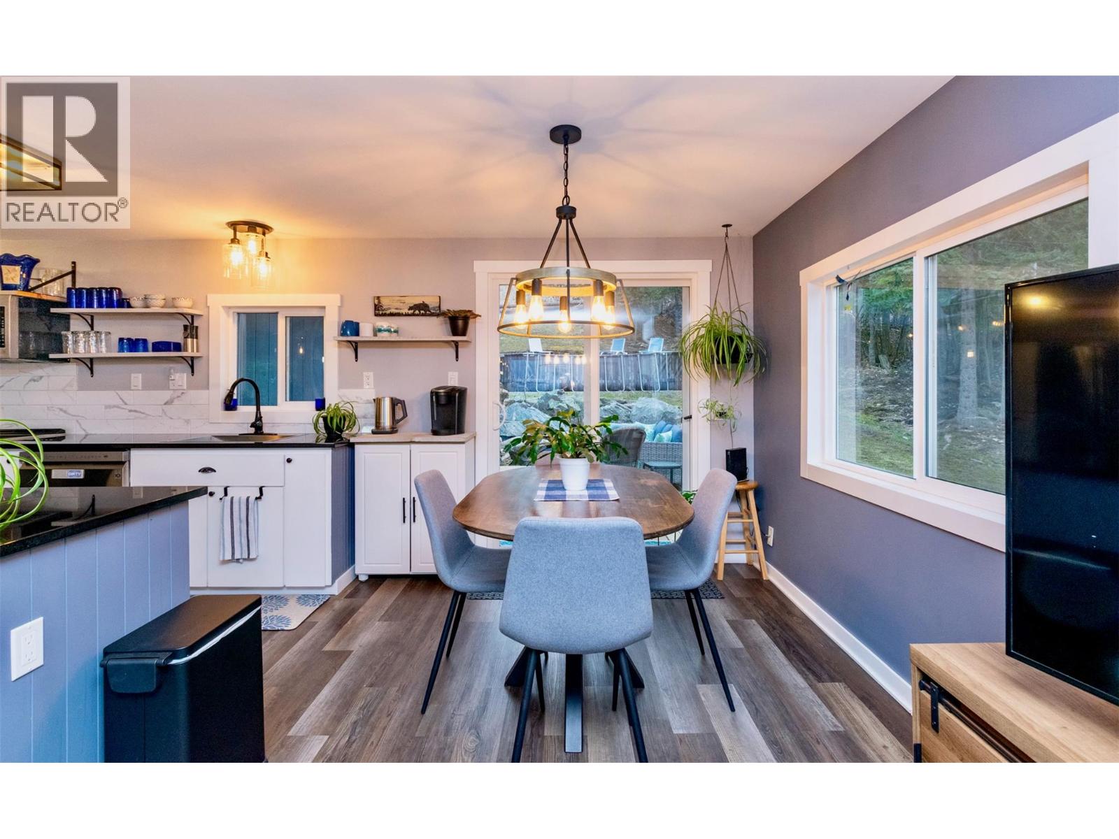 7519 Anglemont Drive, Anglemont, British Columbia  V0E 1M8 - Photo 16 - 10377231