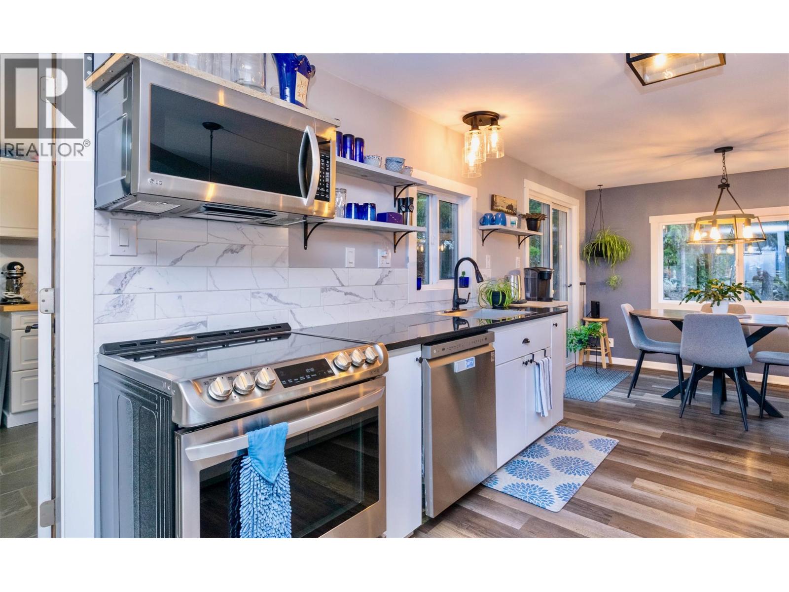 7519 Anglemont Drive, Anglemont, British Columbia  V0E 1M8 - Photo 18 - 10377231