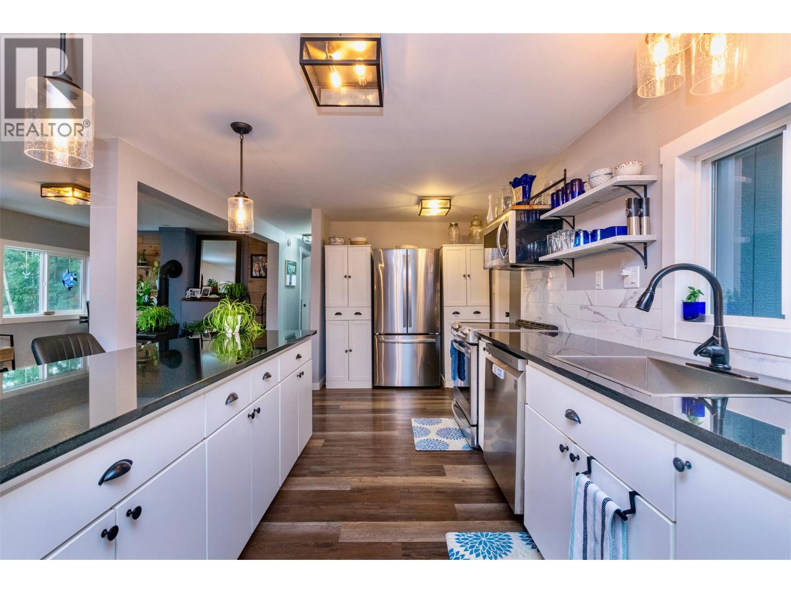 7519 Anglemont Drive, Anglemont, British Columbia  V0E 1M8 - Photo 20 - 10377231