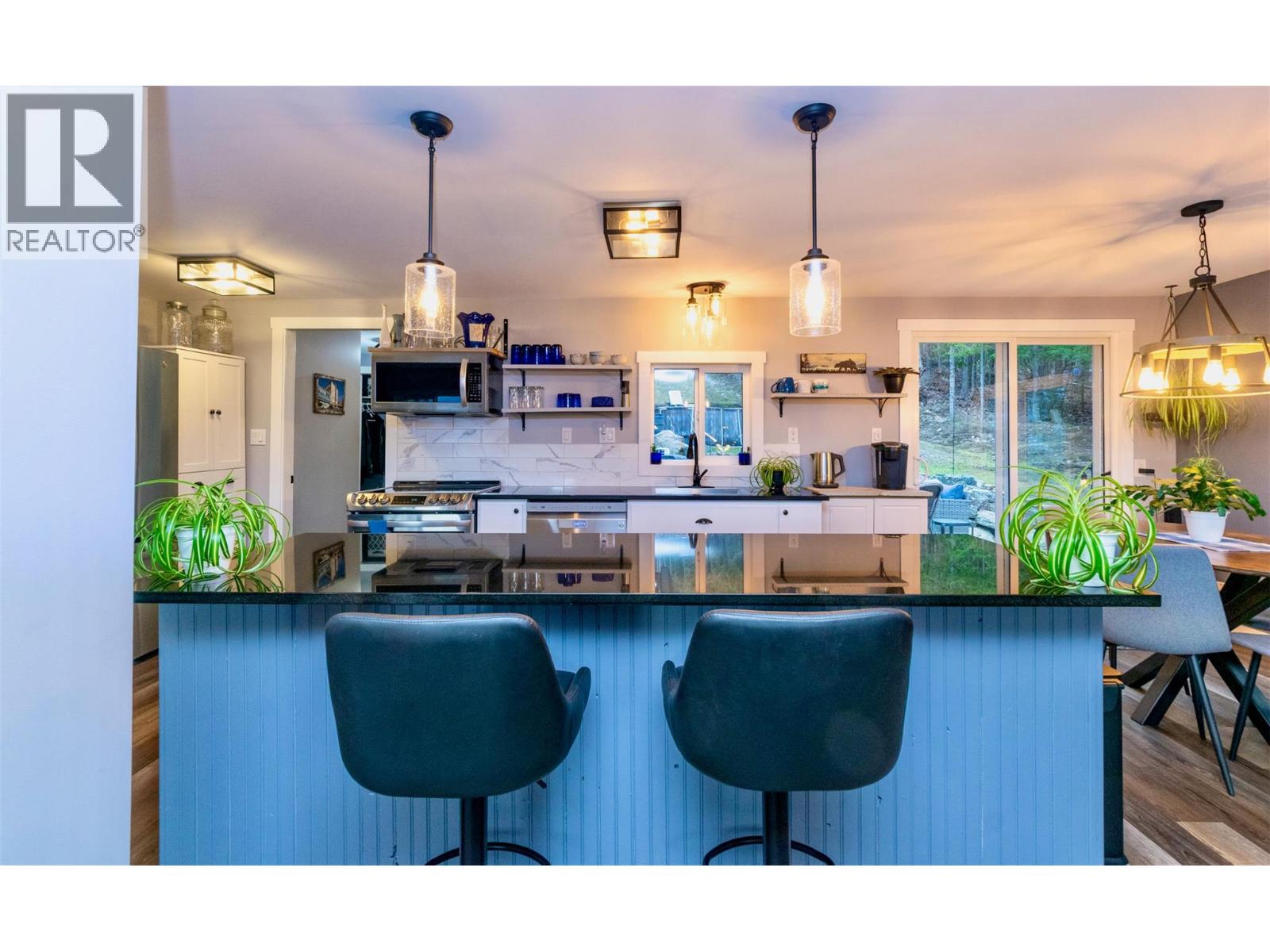 7519 Anglemont Drive, Anglemont, British Columbia  V0E 1M8 - Photo 21 - 10377231