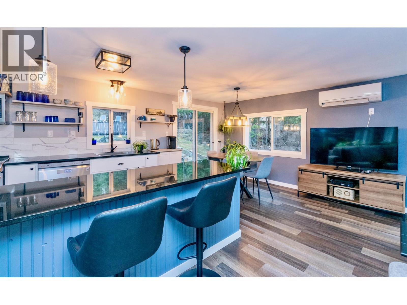 7519 Anglemont Drive, Anglemont, British Columbia  V0E 1M8 - Photo 22 - 10377231