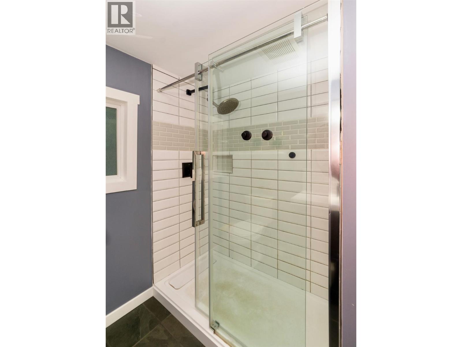 7519 Anglemont Drive, Anglemont, British Columbia  V0E 1M8 - Photo 27 - 10377231