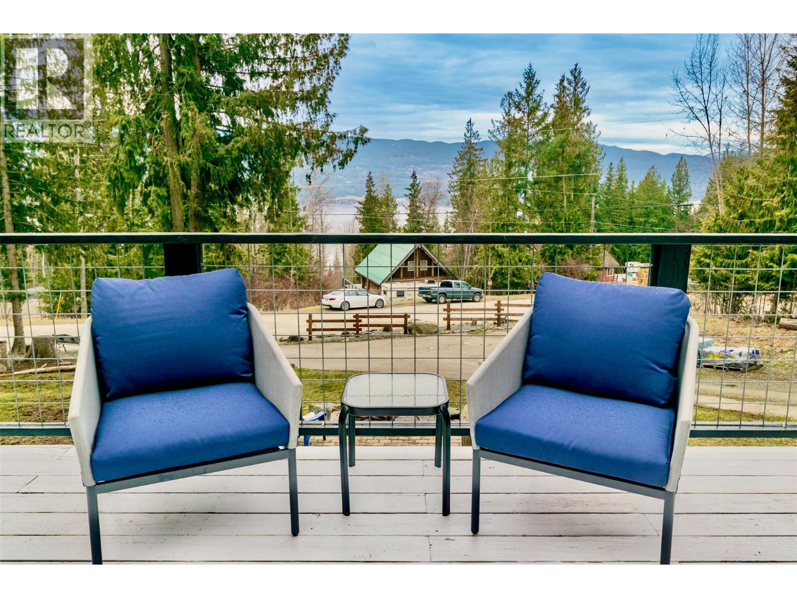 7519 Anglemont Drive, Anglemont, British Columbia  V0E 1M8 - Photo 32 - 10377231