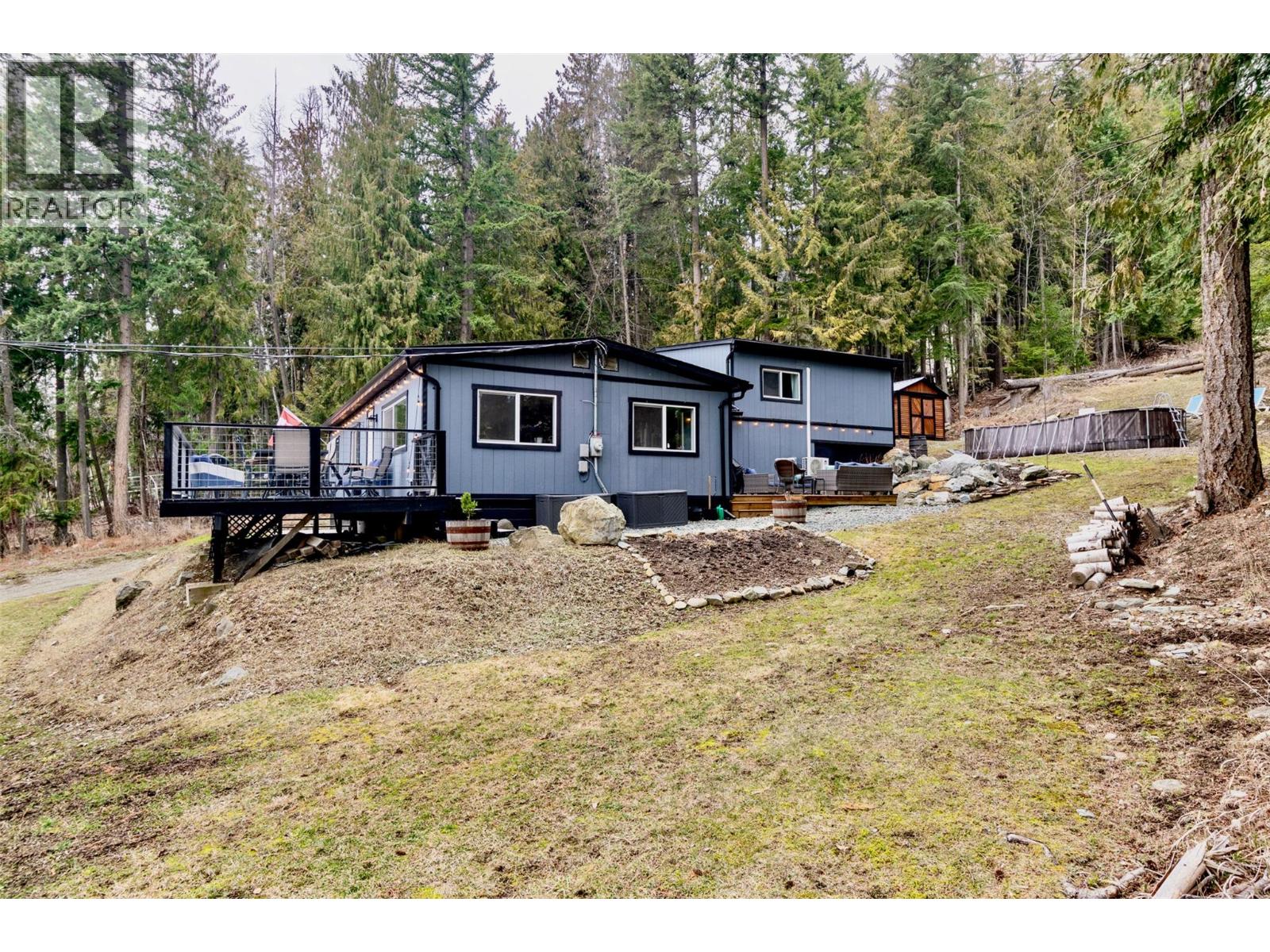 7519 Anglemont Drive, Anglemont, British Columbia  V0E 1M8 - Photo 34 - 10377231