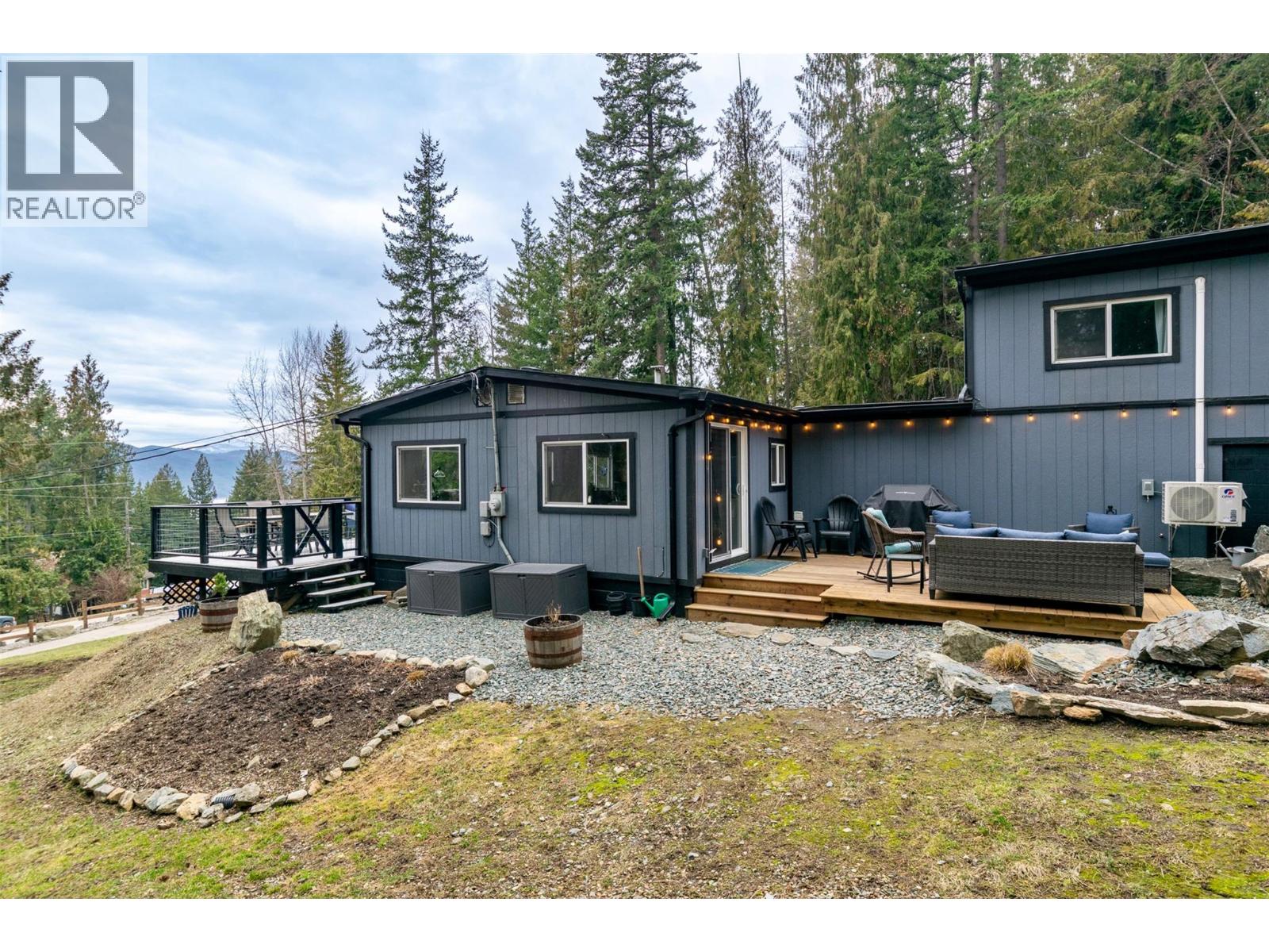 7519 Anglemont Drive, Anglemont, British Columbia  V0E 1M8 - Photo 35 - 10377231