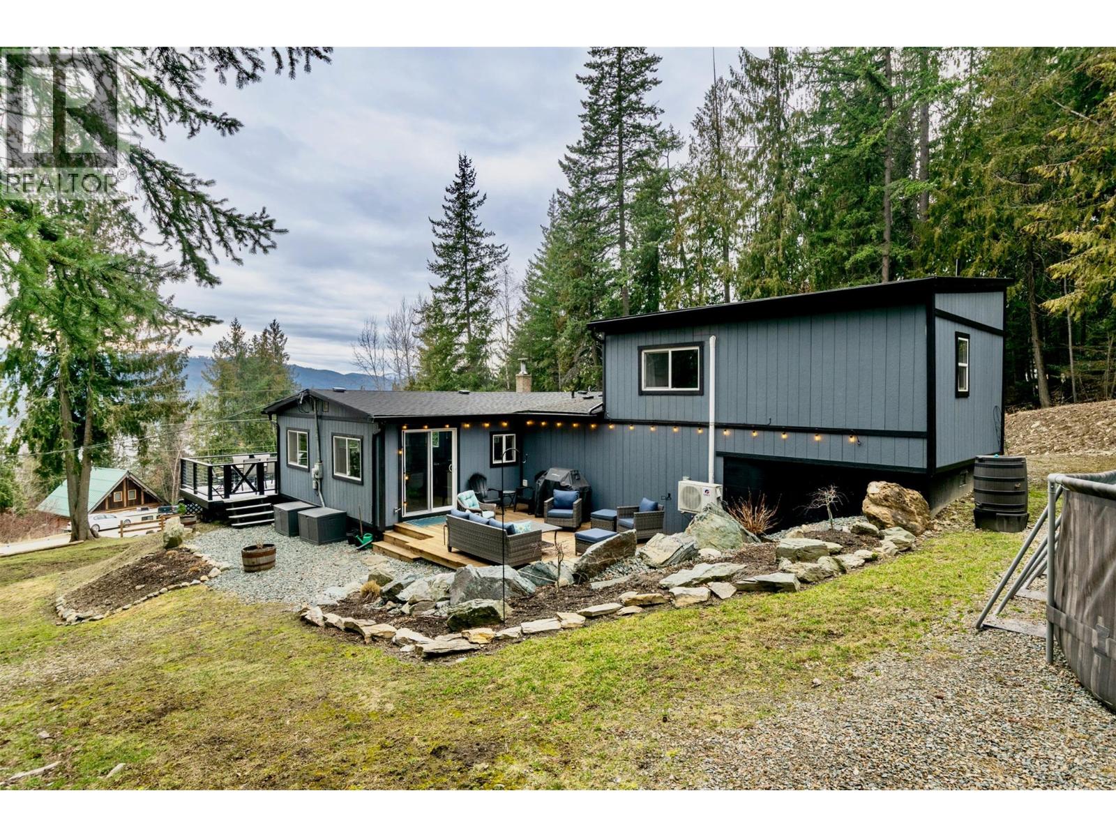 7519 Anglemont Drive, Anglemont, British Columbia  V0E 1M8 - Photo 36 - 10377231